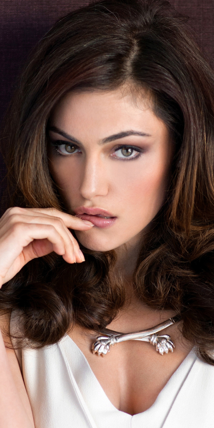 Download mobile wallpaper Celebrity, Phoebe Tonkin for free.