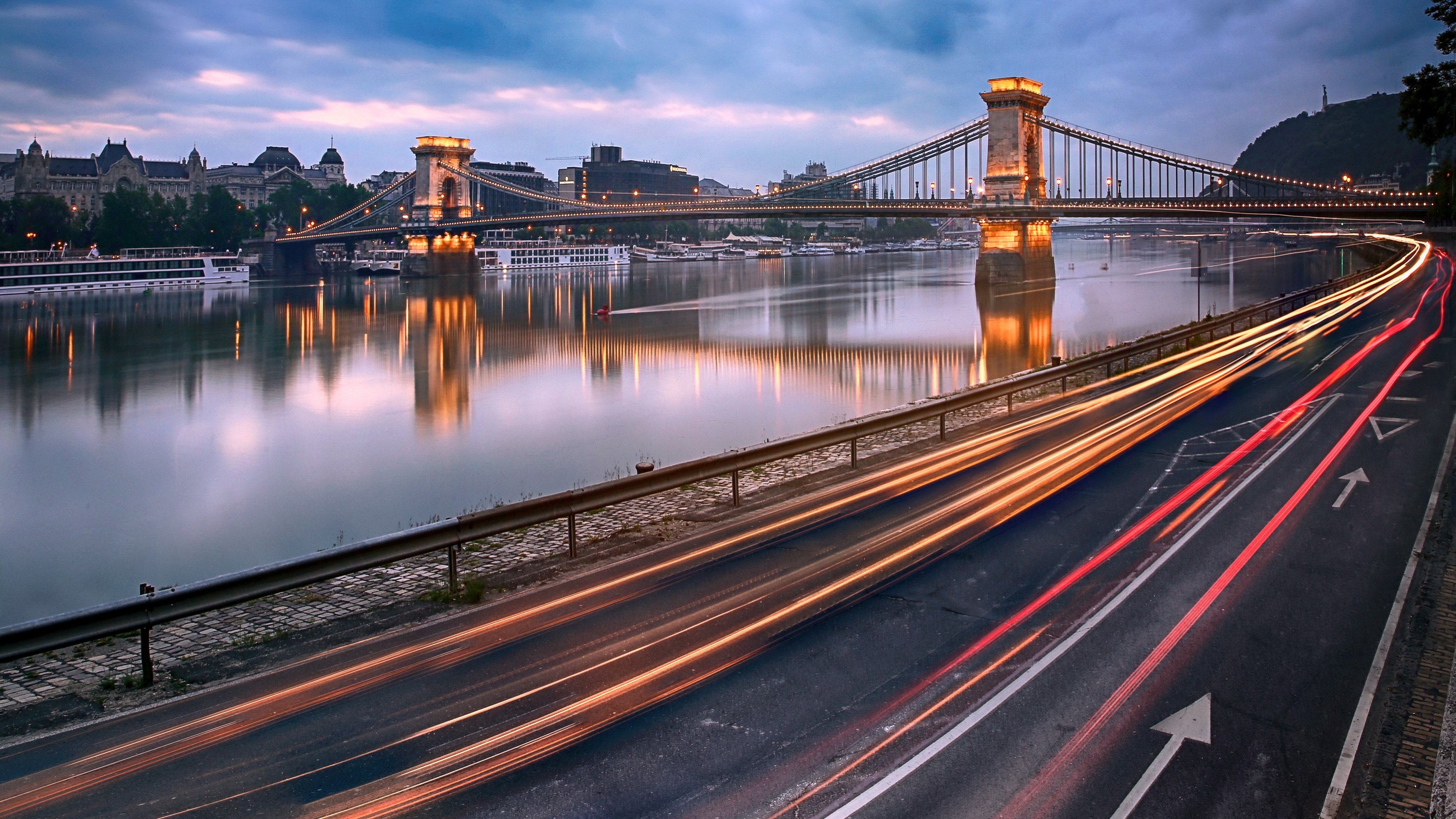 Скачать картинку Река, Мосты, Венгрия, Будапешт, Сделано Человеком, Цепной Мост в телефон бесплатно.