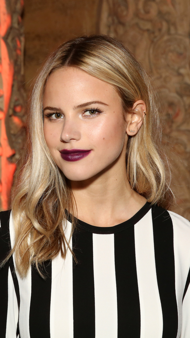 Download mobile wallpaper Blonde, Green Eyes, American, Celebrity, Actress, Lipstick, Halston Sage for free.