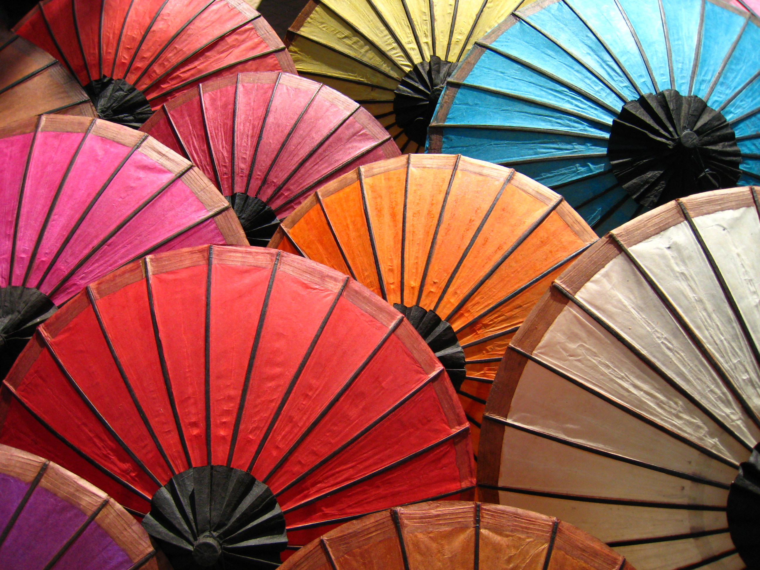 Handy-Wallpaper Farben, Bunt, Regenschirm, Menschengemacht, Sonnenschirm kostenlos herunterladen.