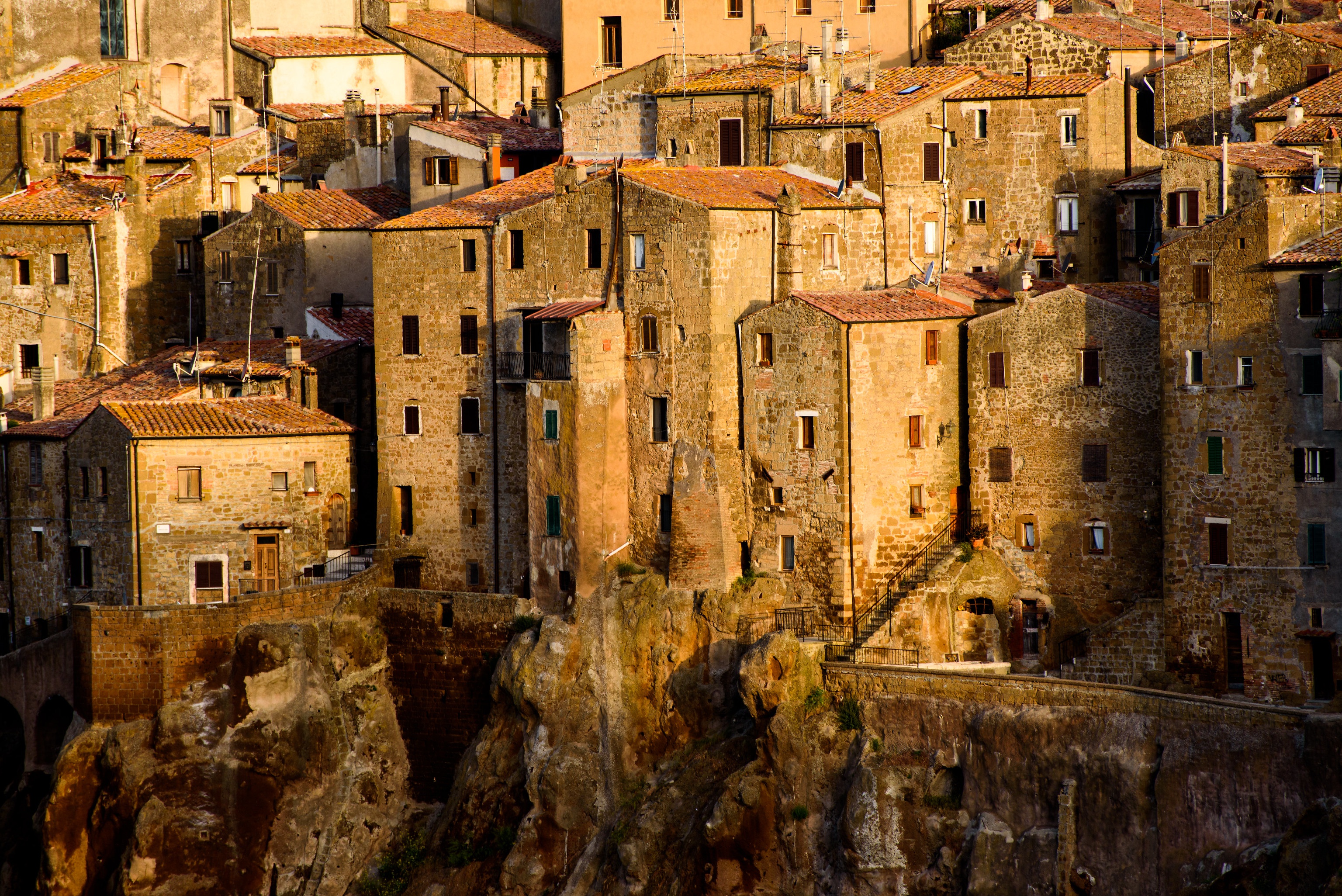 Download mobile wallpaper Italy, Tuscany, Man Made, Pitigliano, Towns for free.