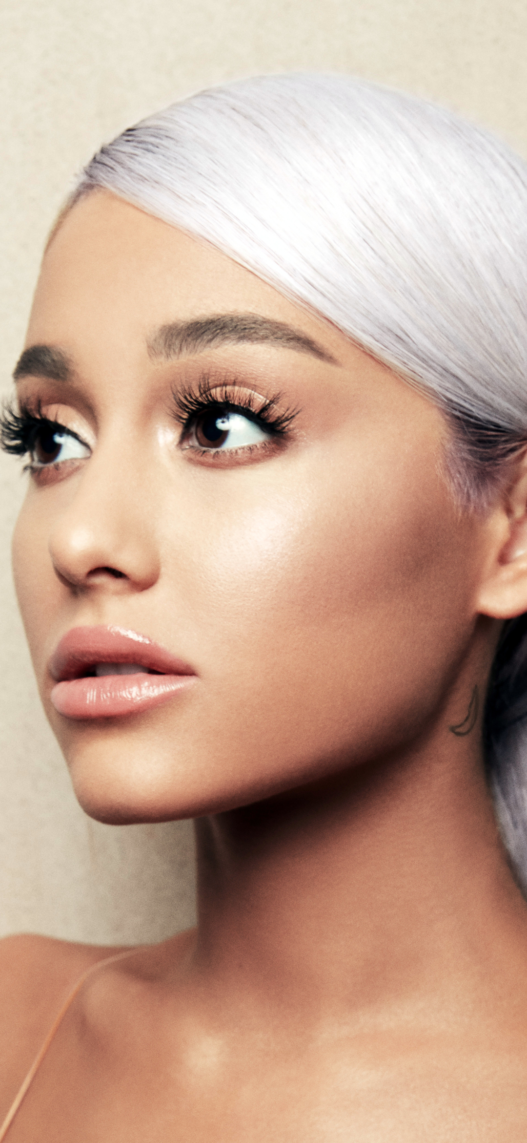 Download mobile wallpaper Close Up, Singer, Face, Celebrity, Brown Eyes, White Hair, Actress, Ariana Grande, Latina for free.