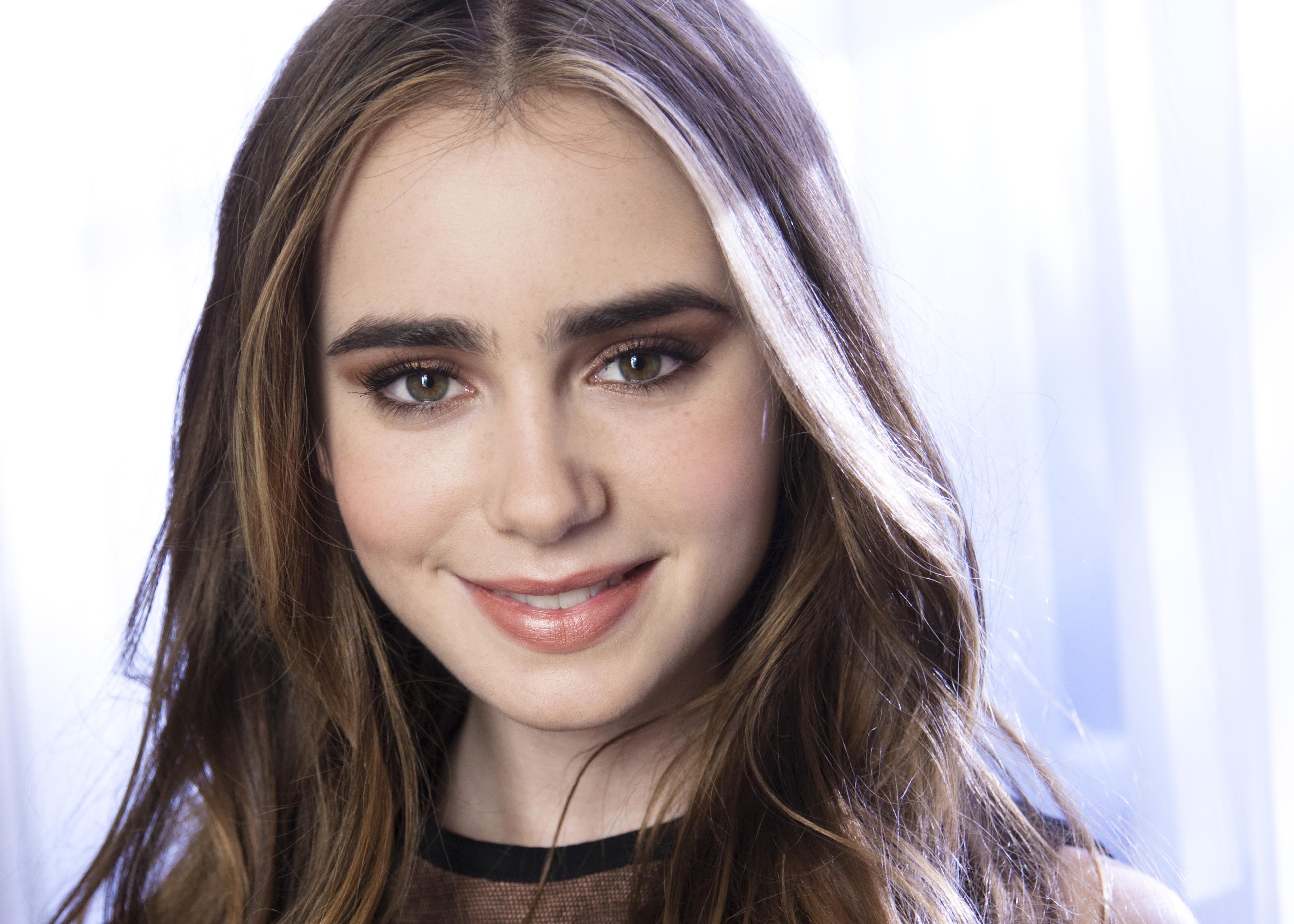 Free download wallpaper English, Brunette, Celebrity, Actress, Lily Collins on your PC desktop