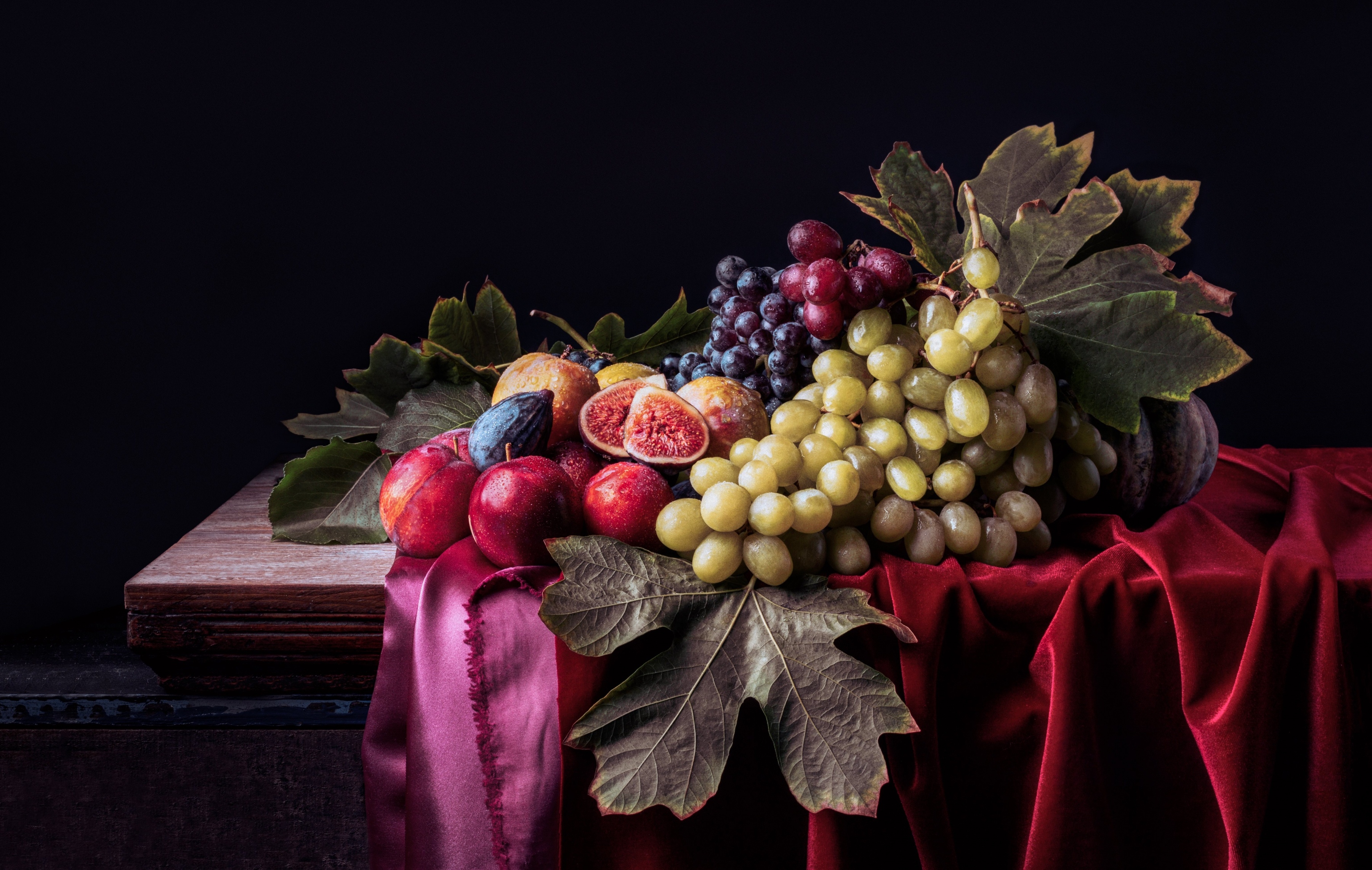 985776 baixar papel de parede comida, natureza morta, maçã, fig, uvas, nectarina - protetores de tela e imagens gratuitamente