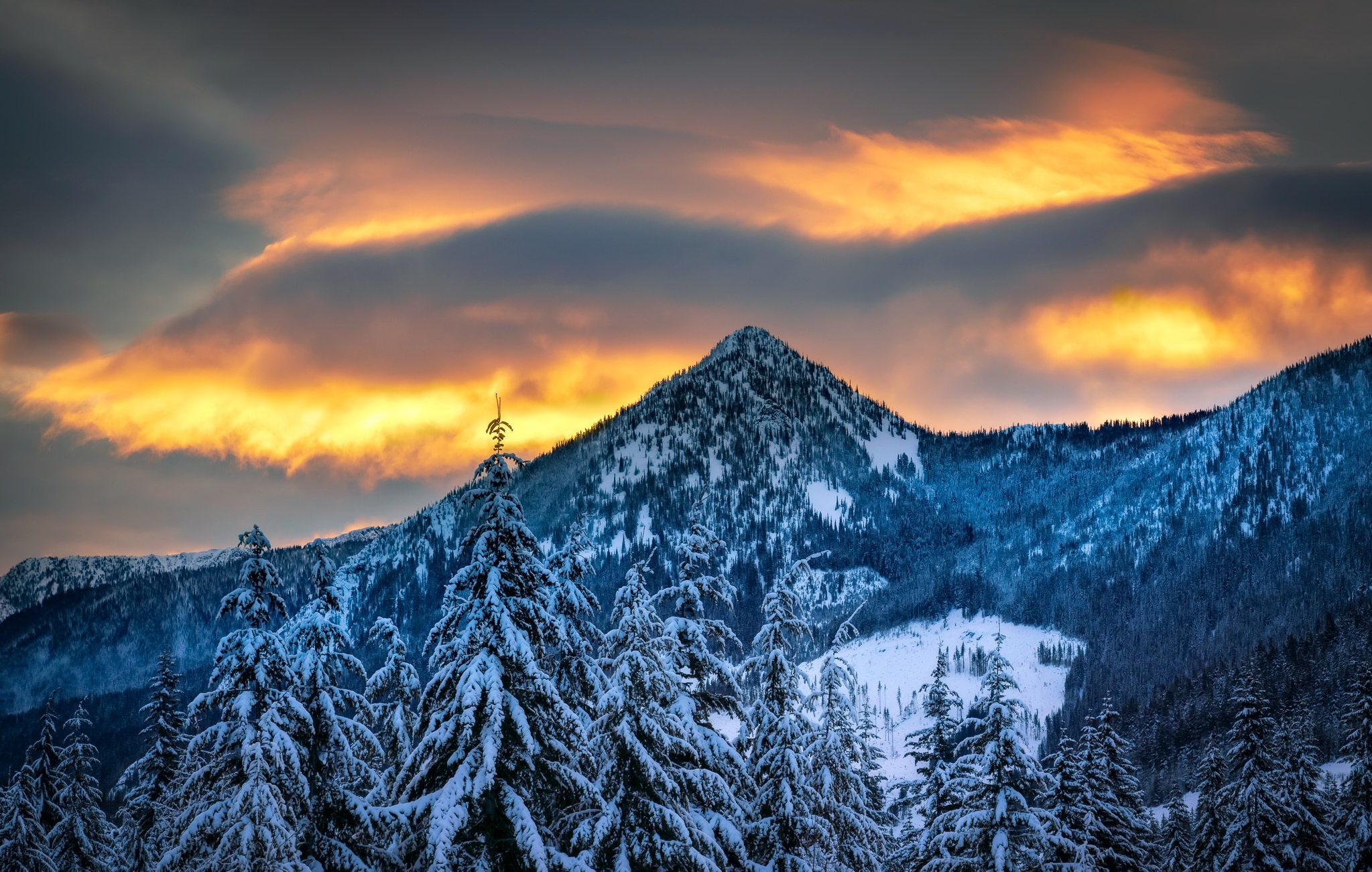 Handy-Wallpaper Winter, Natur, Wald, Gebirge, Wolke, Erde/natur kostenlos herunterladen.