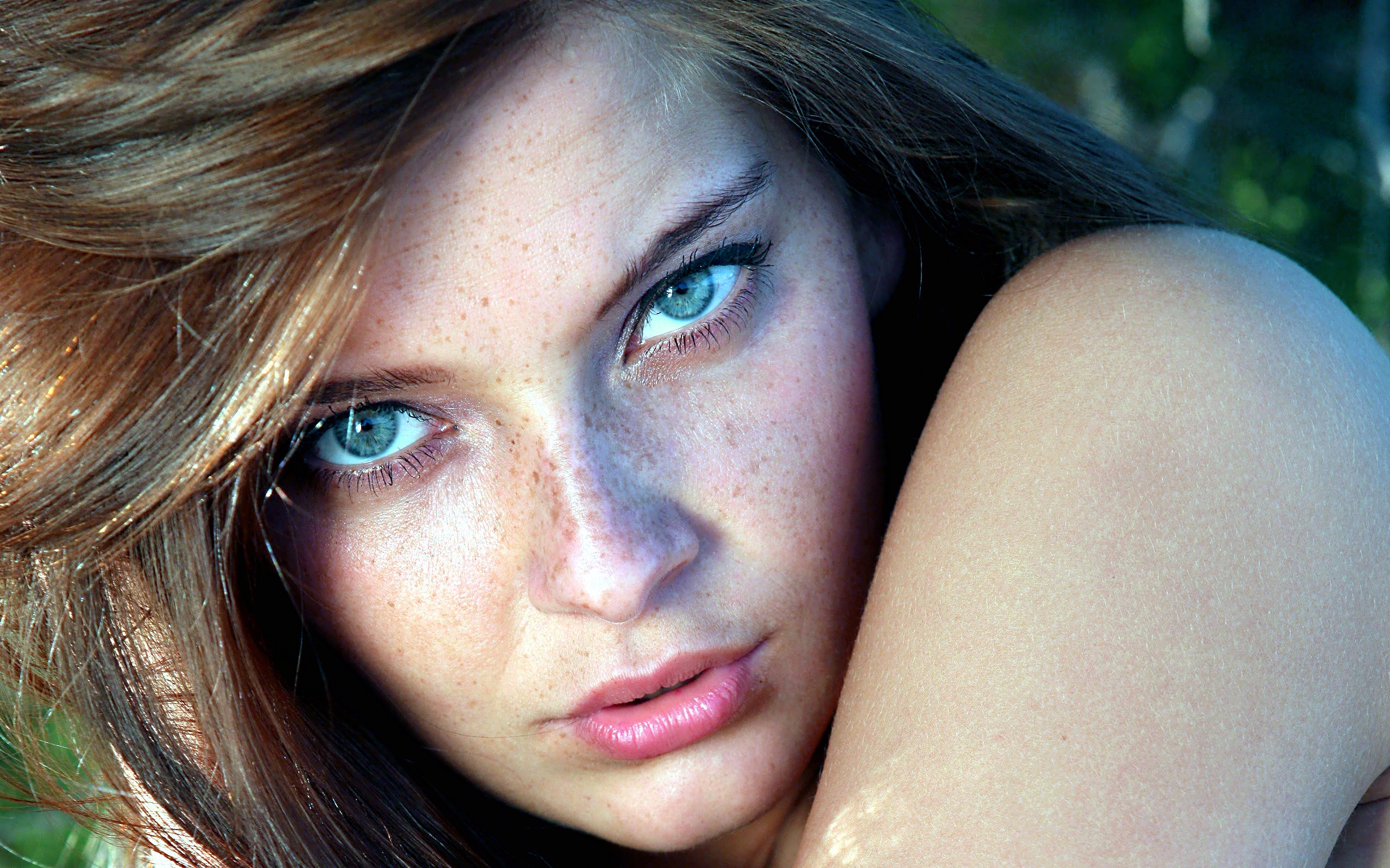 Download mobile wallpaper Face, Brunette, Model, Women, Blue Eyes, Freckles, Stare for free.