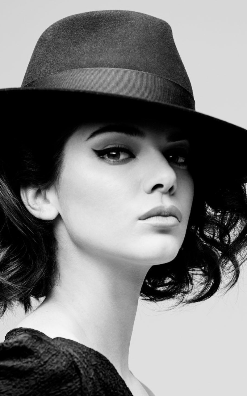 Download mobile wallpaper Hat, Brunette, Celebrity, Black & White, Kendall Jenner for free.