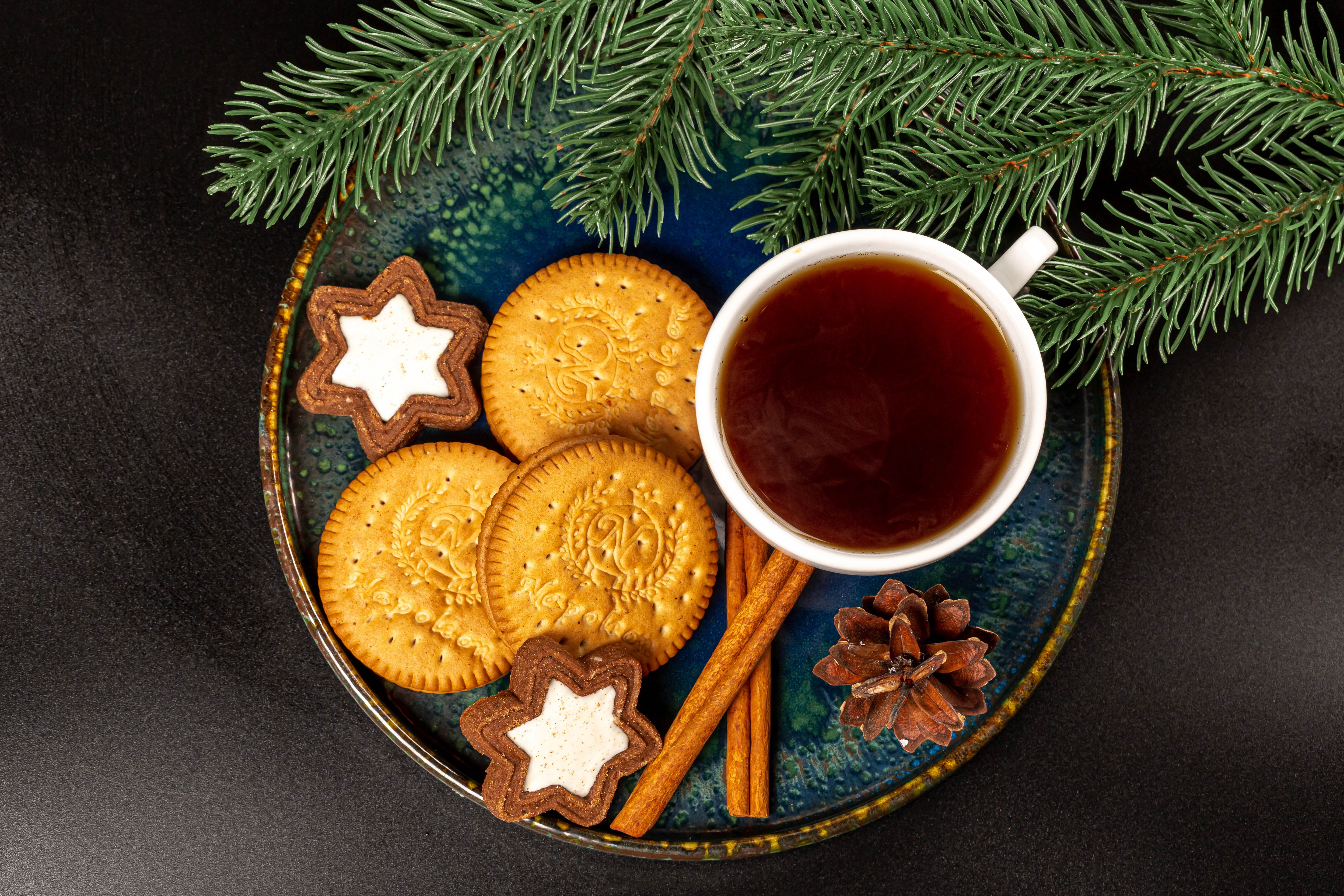 Download mobile wallpaper Cinnamon, Christmas, Holiday, Tea, Mug, Cookie, Pine Cone for free.