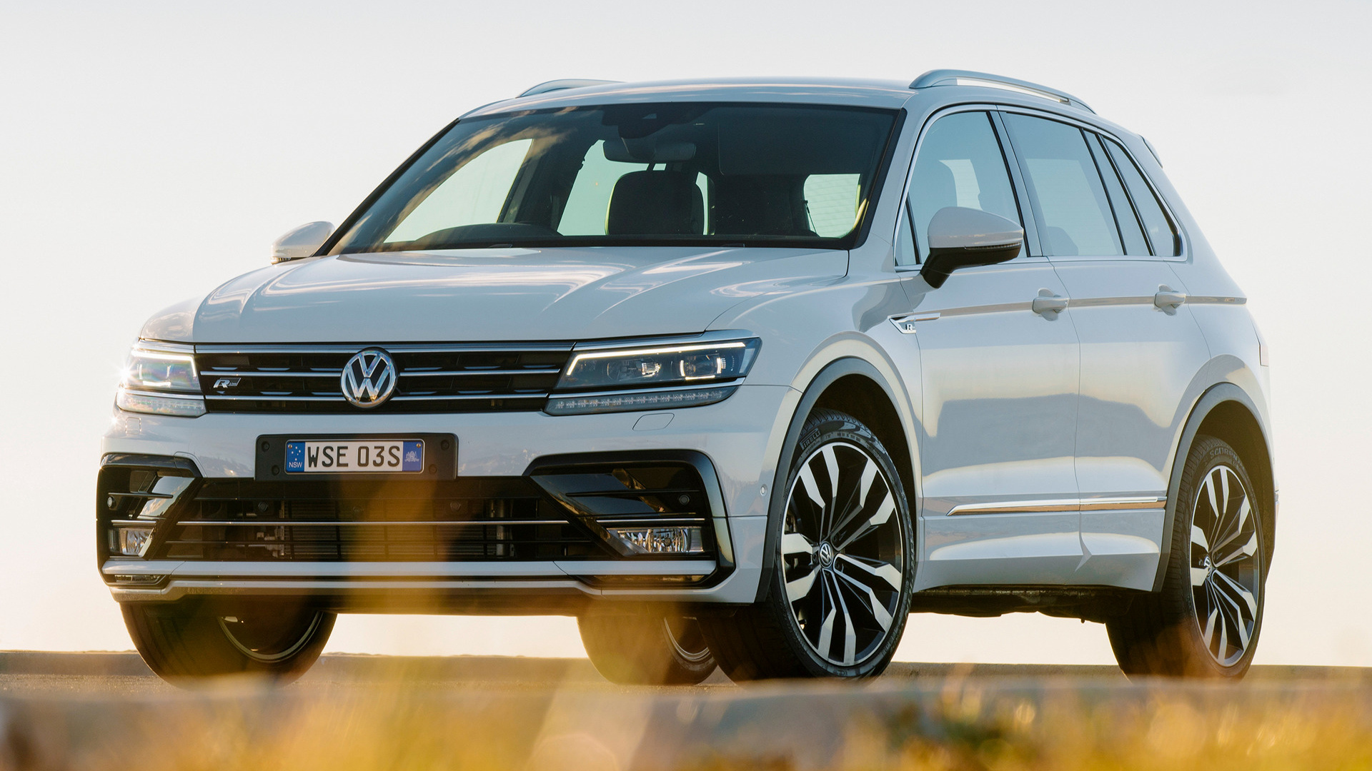 Download mobile wallpaper Volkswagen, Car, Suv, Compact Car, Vehicles, White Car, Crossover Car, Volkswagen Tiguan R Line for free.