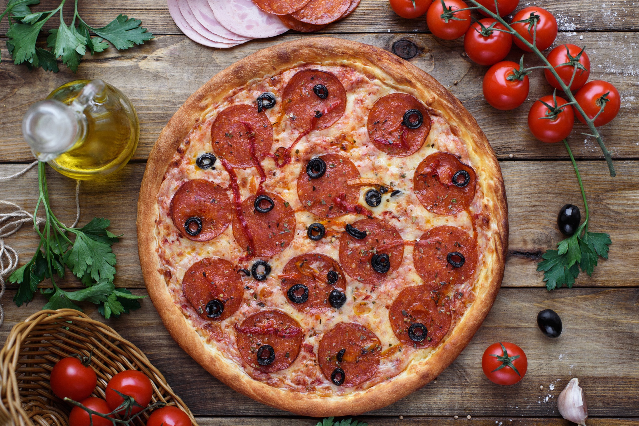Handy-Wallpaper Pizza, Tomate, Nahrungsmittel, Stillleben kostenlos herunterladen.