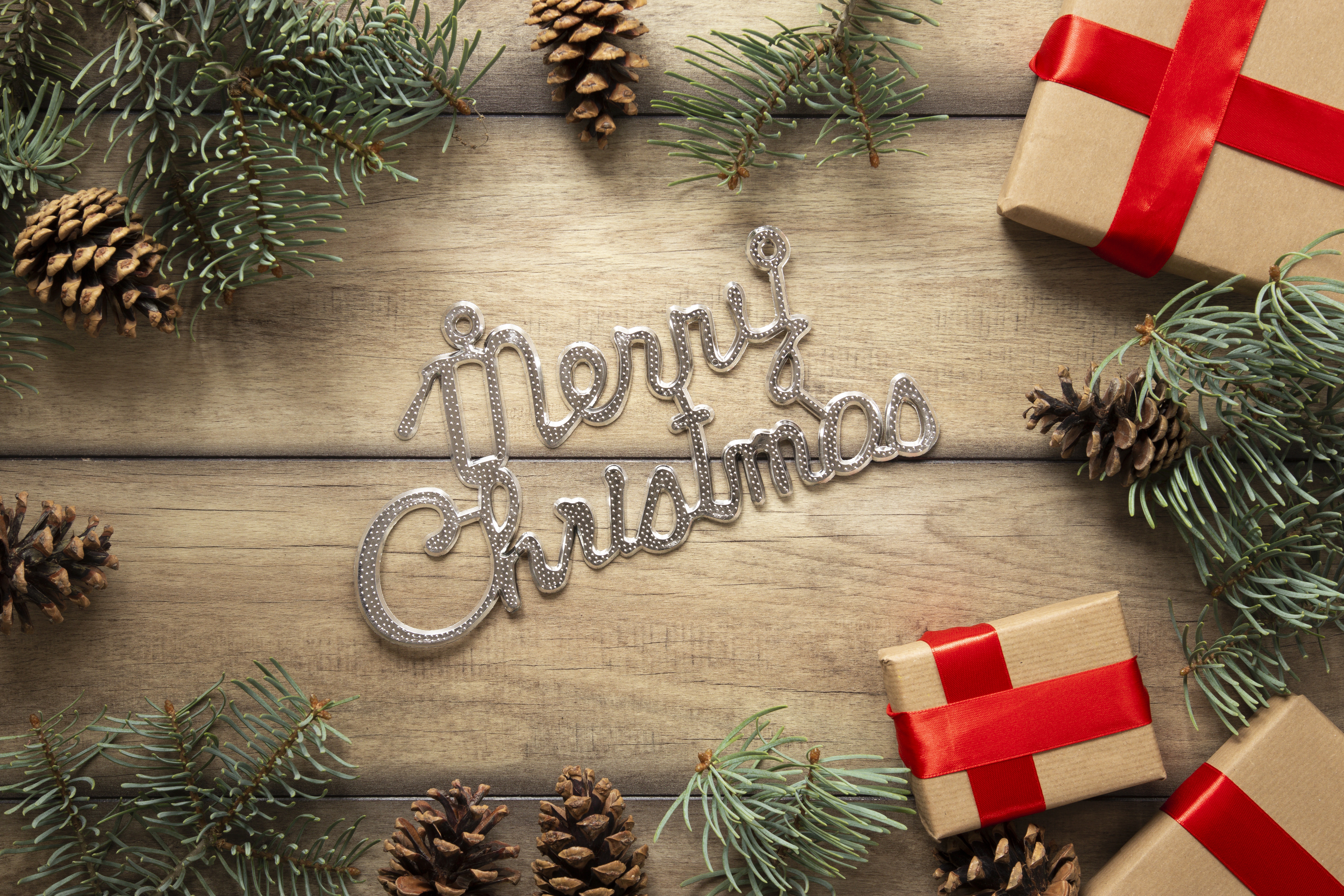 Handy-Wallpaper Feiertage, Weihnachten, Geschenk, Tannenzapfen, Frohe Weihnachten kostenlos herunterladen.