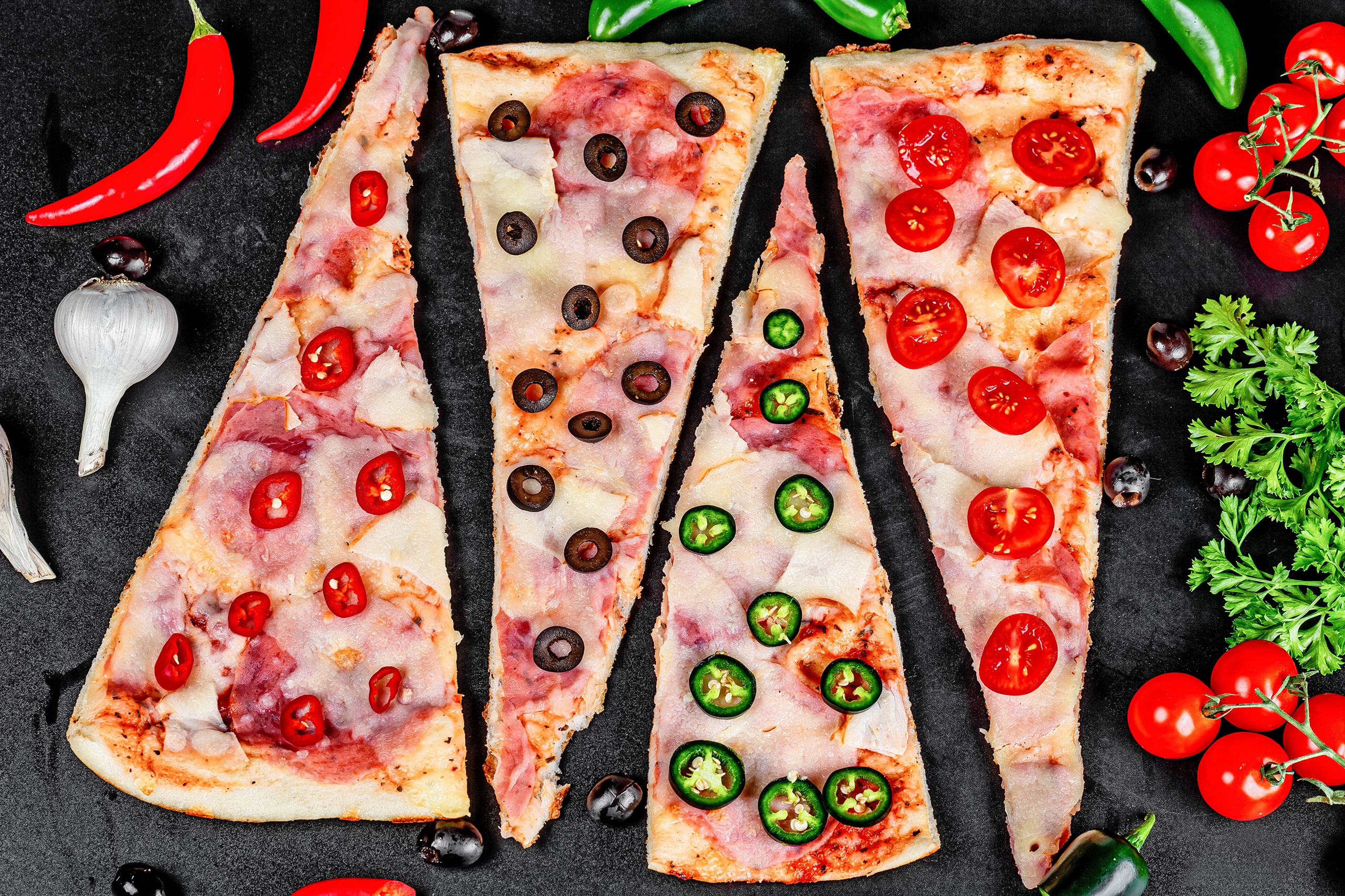 Laden Sie das Pizza, Tomate, Olive, Nahrungsmittel, Stillleben-Bild kostenlos auf Ihren PC-Desktop herunter
