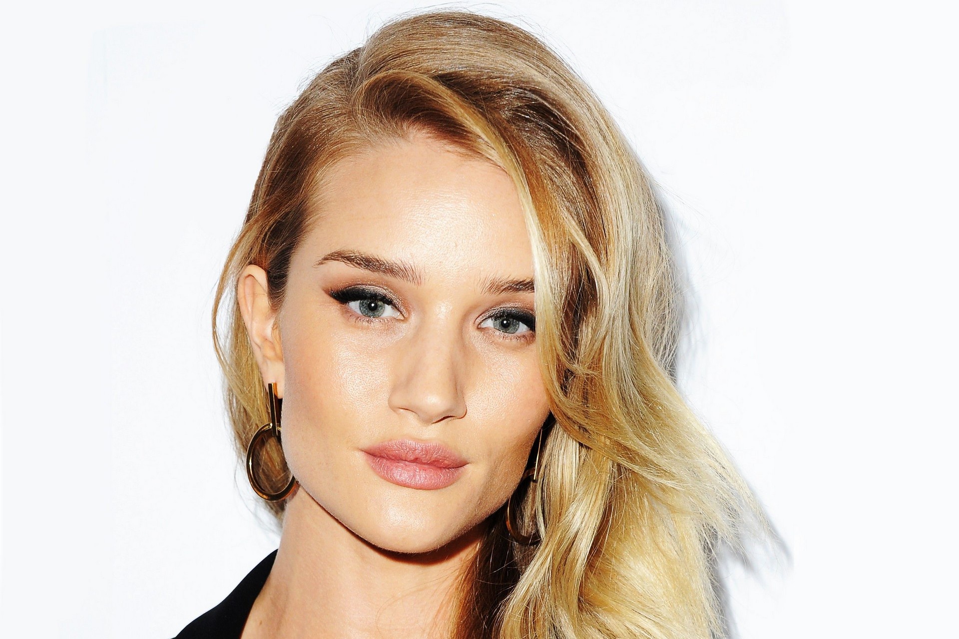 Descarga gratis la imagen Inglés, Cara, Ojos Azules, Modelo, Celebridades, Actriz, Rubia, Rosie Huntington Whiteley en el escritorio de tu PC