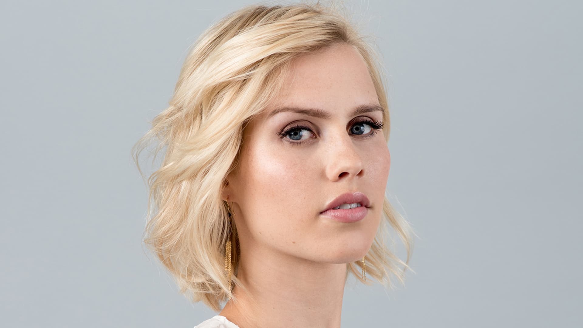 Download mobile wallpaper Blonde, American, Celebrity, Actress, Claire Holt for free.