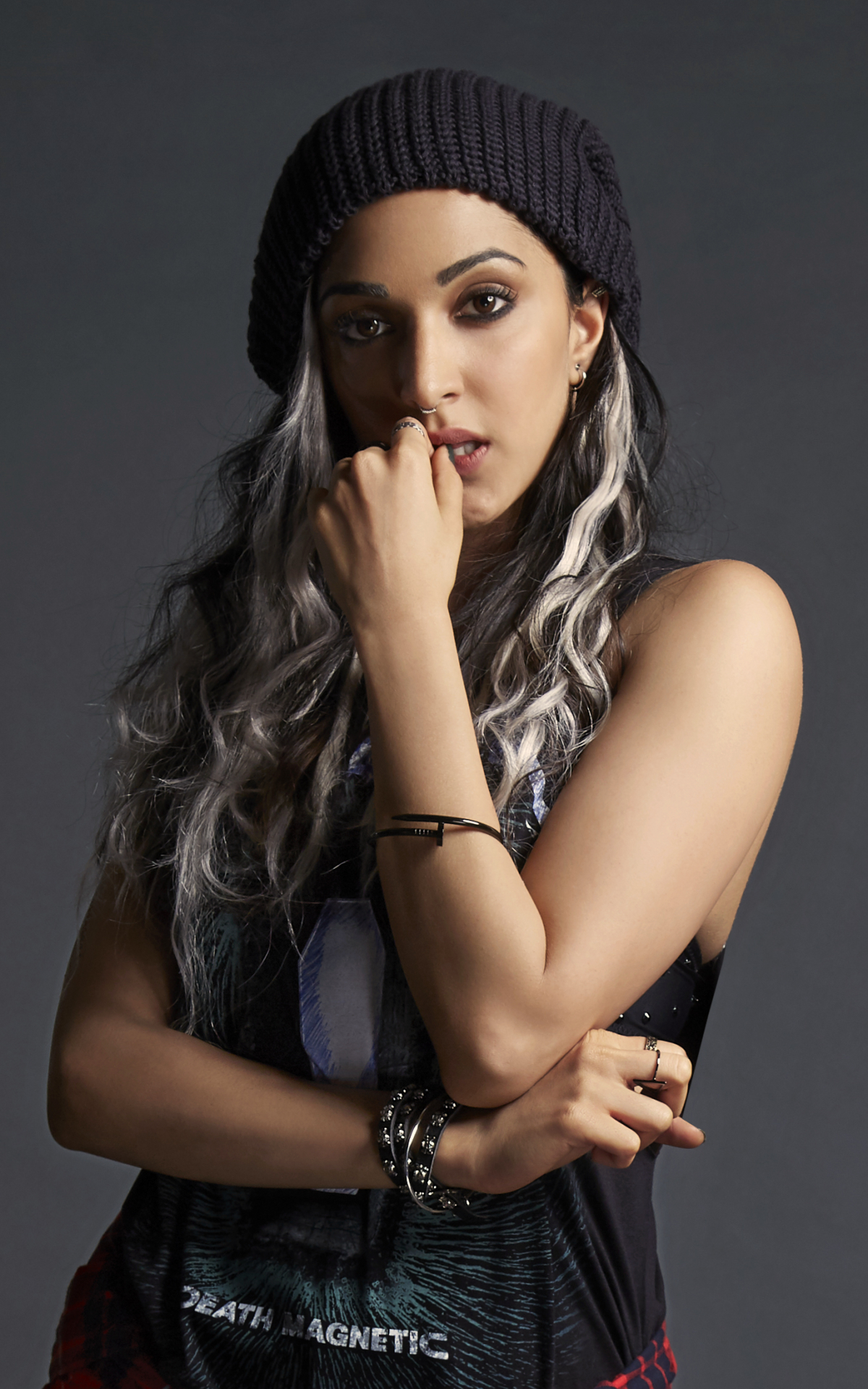 Download mobile wallpaper Hat, Indian, Celebrity, Actress, Bollywood, Kiara Advani for free.