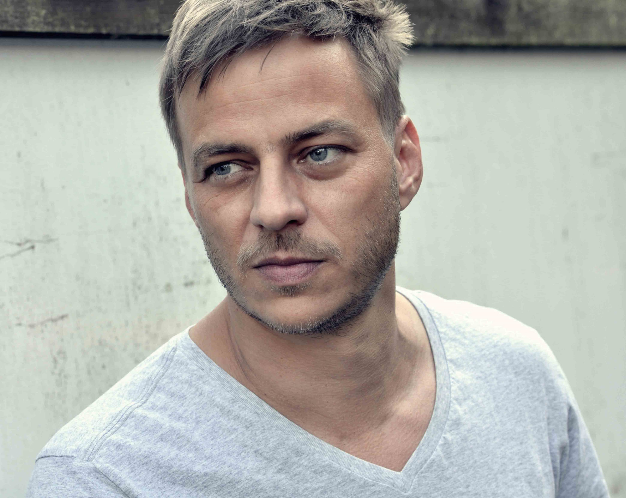 Download mobile wallpaper Celebrity, Actor, Tom Wlaschiha for free.