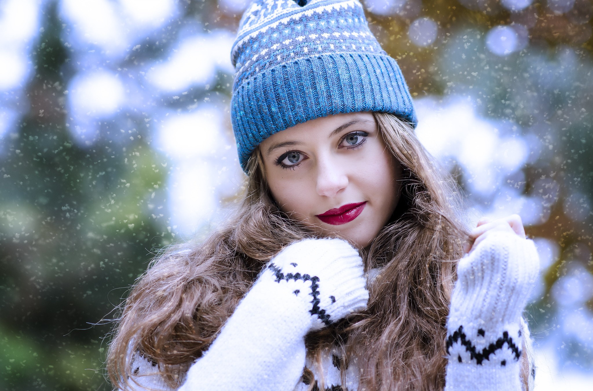 Handy-Wallpaper Gesicht, Hut, Brünette, Modell, Frauen, Blaue Augen, Lippenstift kostenlos herunterladen.