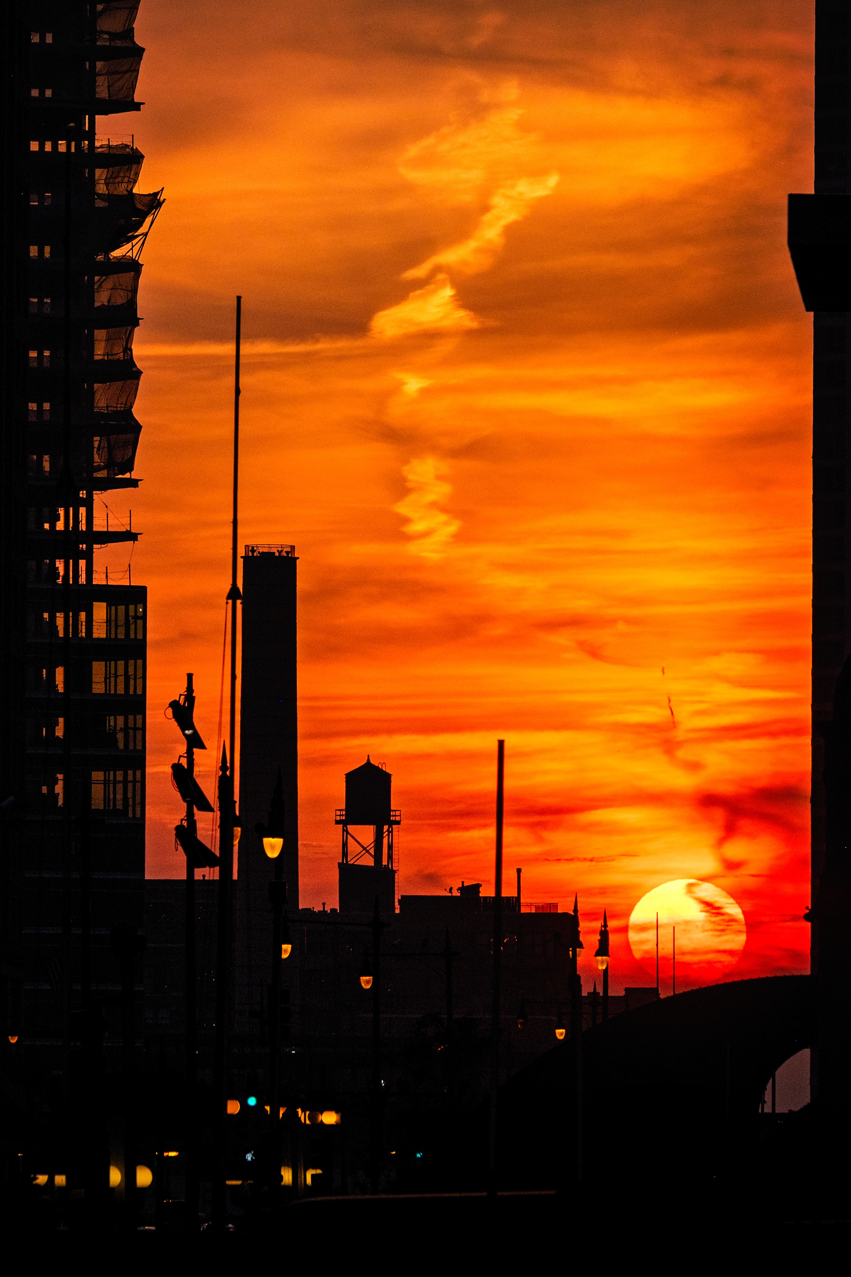 Free download wallpaper Sky, Building, Cities, Sunset, Silhouettes on your PC desktop