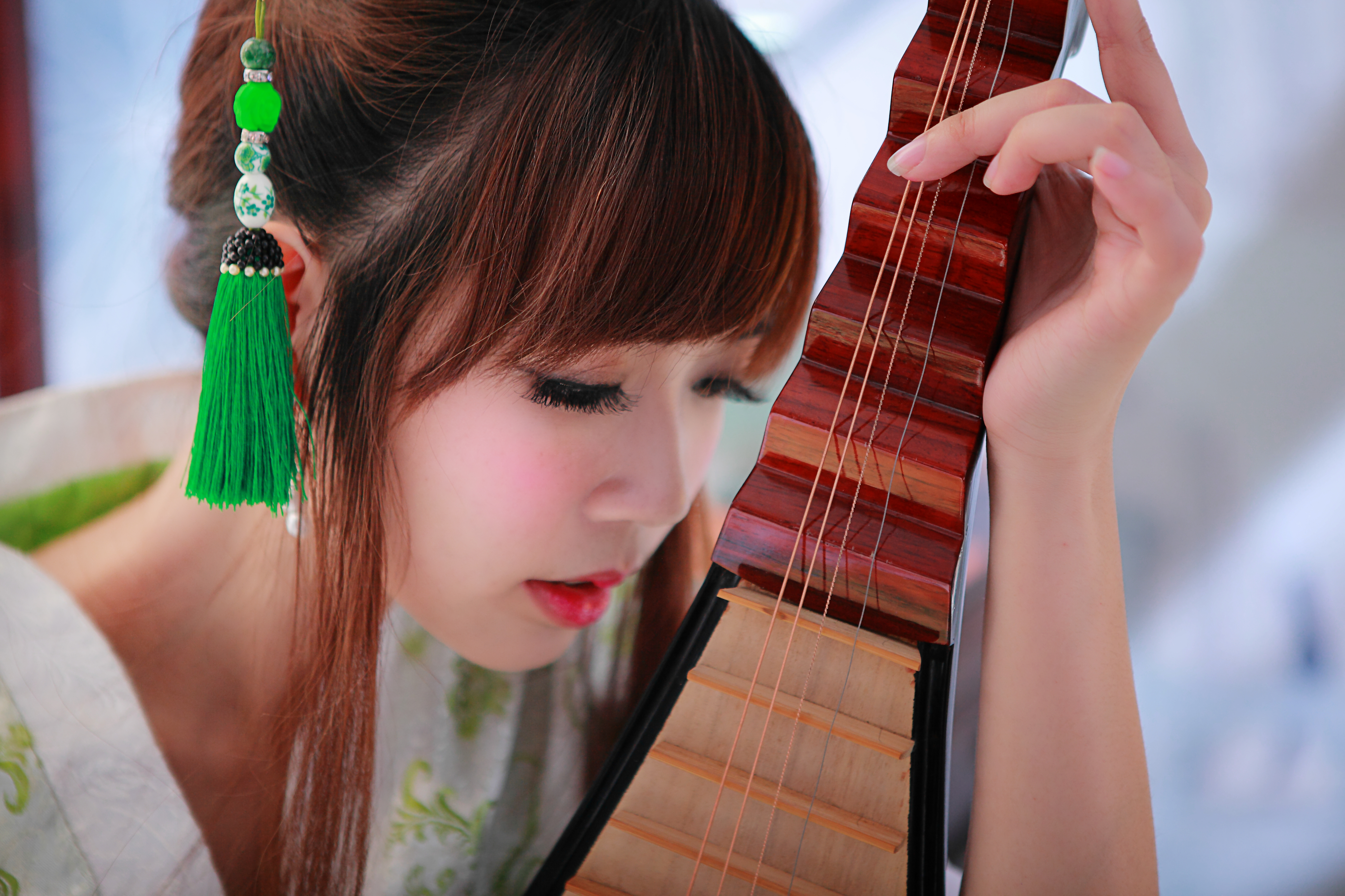 Download mobile wallpaper Musician, Face, Women, Asian, Instrument, Taiwanese, National Dress, Sà Lín for free.