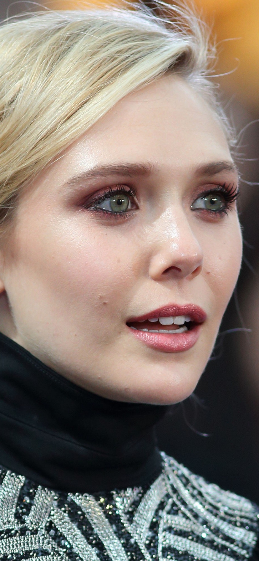 Download mobile wallpaper Face, Green Eyes, American, Celebrity, Actress, Elizabeth Olsen for free.