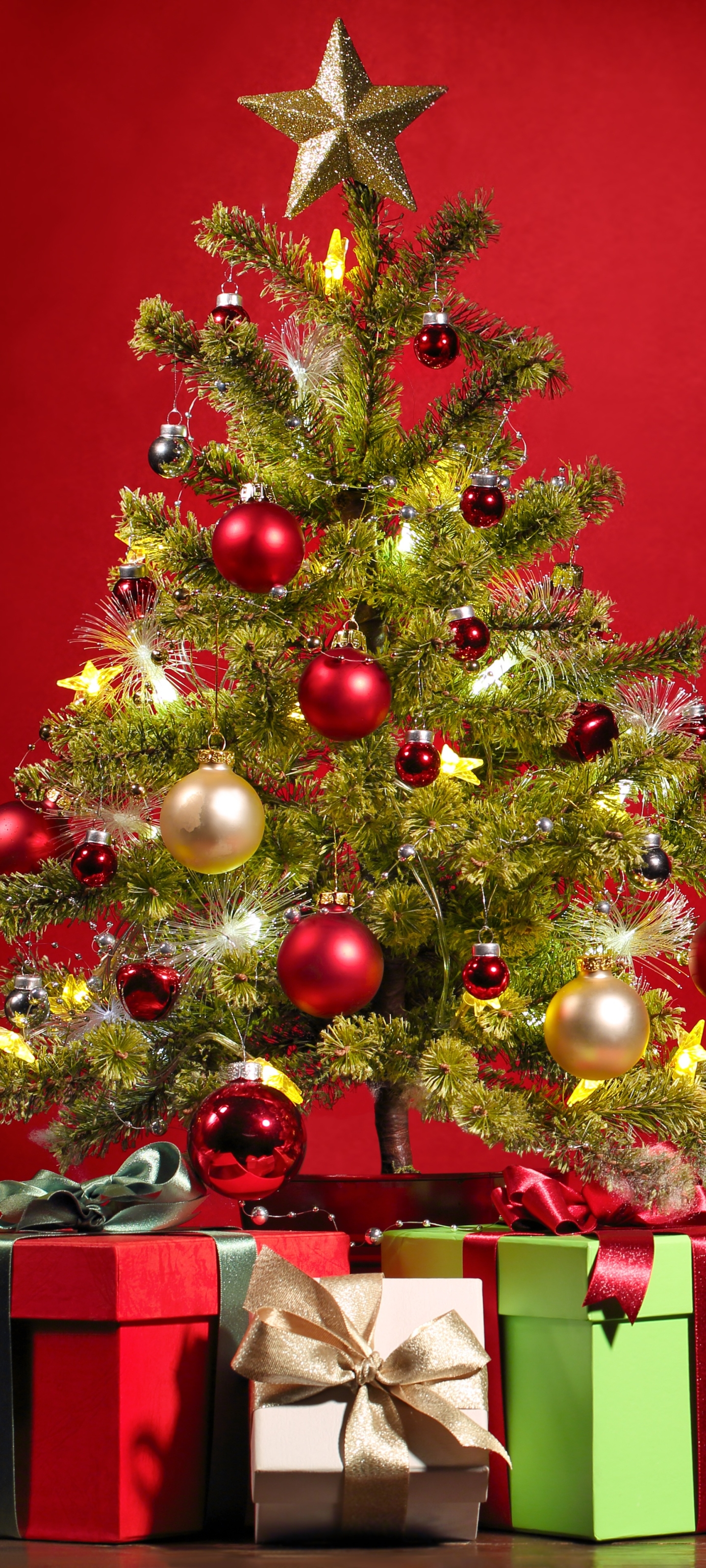 Download mobile wallpaper Christmas, Holiday, Gift, Christmas Tree, Christmas Ornaments for free.