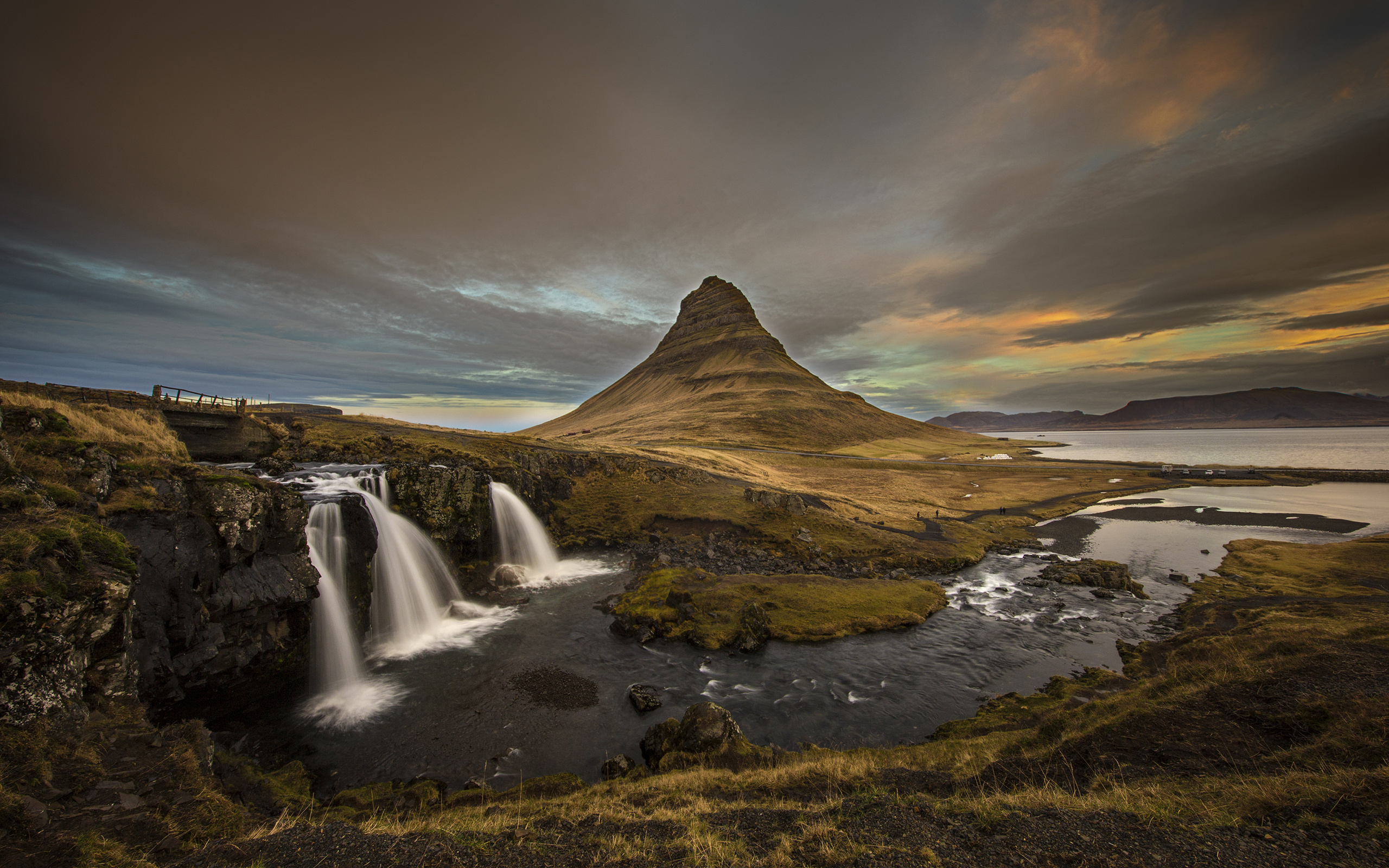 809348 скачать обои земля/природа, киркьюфетль, исландия, киркьюфосс, ландшафт, природа, река, водопад - заставки и картинки бесплатно