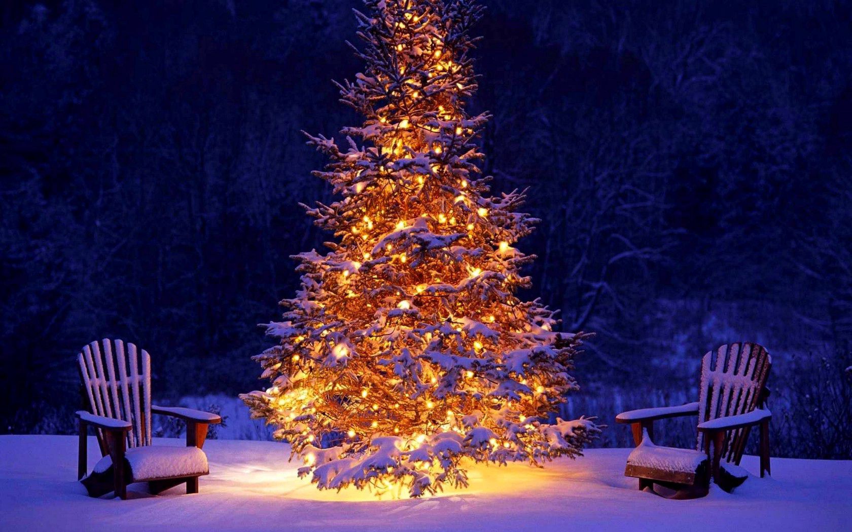 118196 Bild herunterladen weihnachtsbaum, feiertage, girlanden, weihnachten, neujahr, dekoration, schnee, neues jahr, garland, stühle - Hintergrundbilder und Bildschirmschoner kostenlos