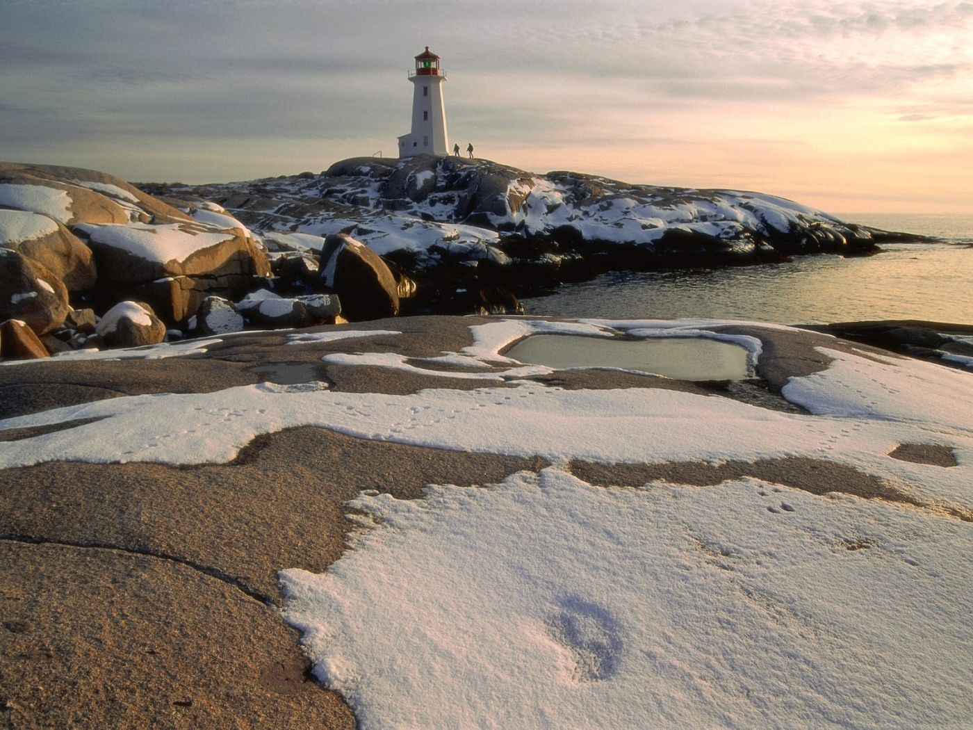 Free download wallpaper Landscape, Snow, Sea, Lighthouses on your PC desktop