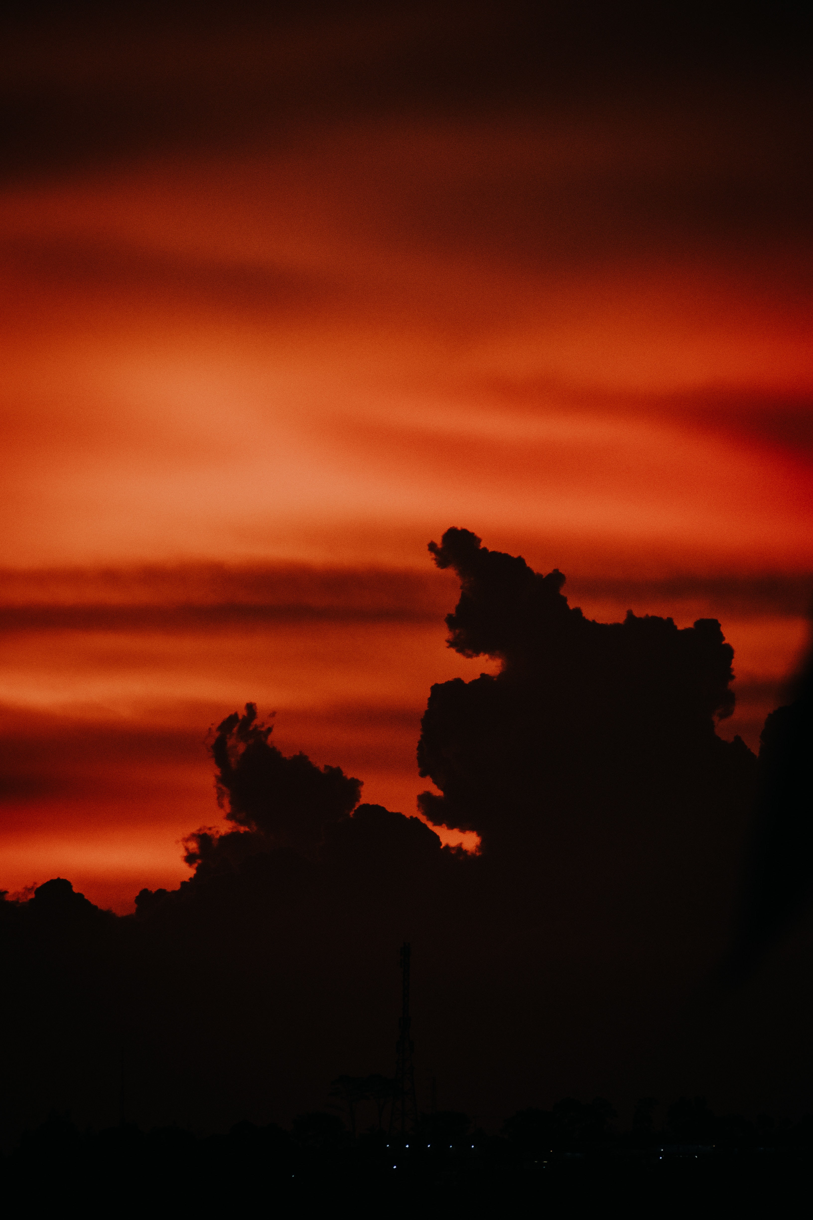 Handy-Wallpaper Sky, Dunkel, Sunset, Clouds kostenlos herunterladen.
