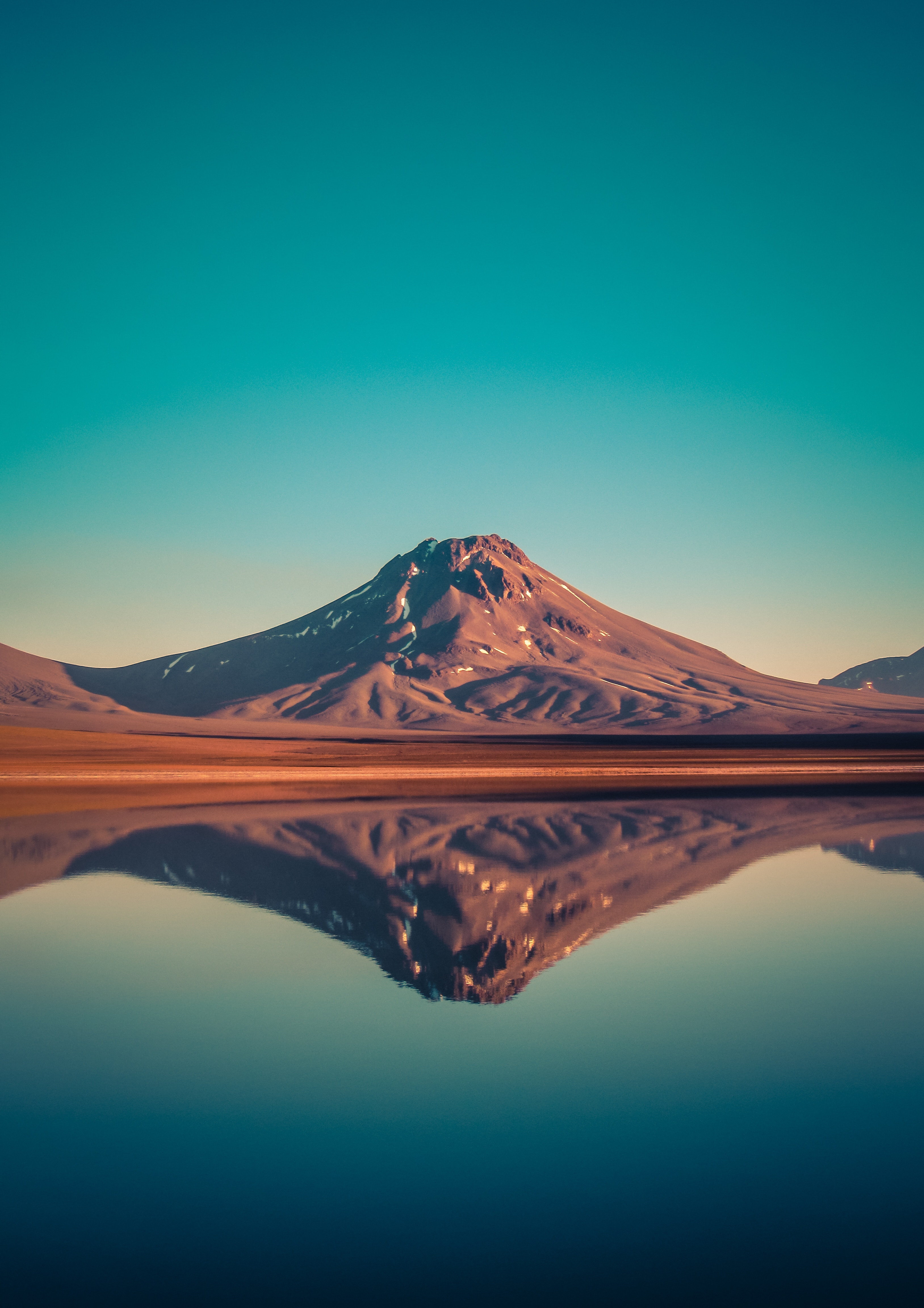 Скачать картинку Чили, Гора, Лагуна, Природа, Отражение, Вода в телефон бесплатно.