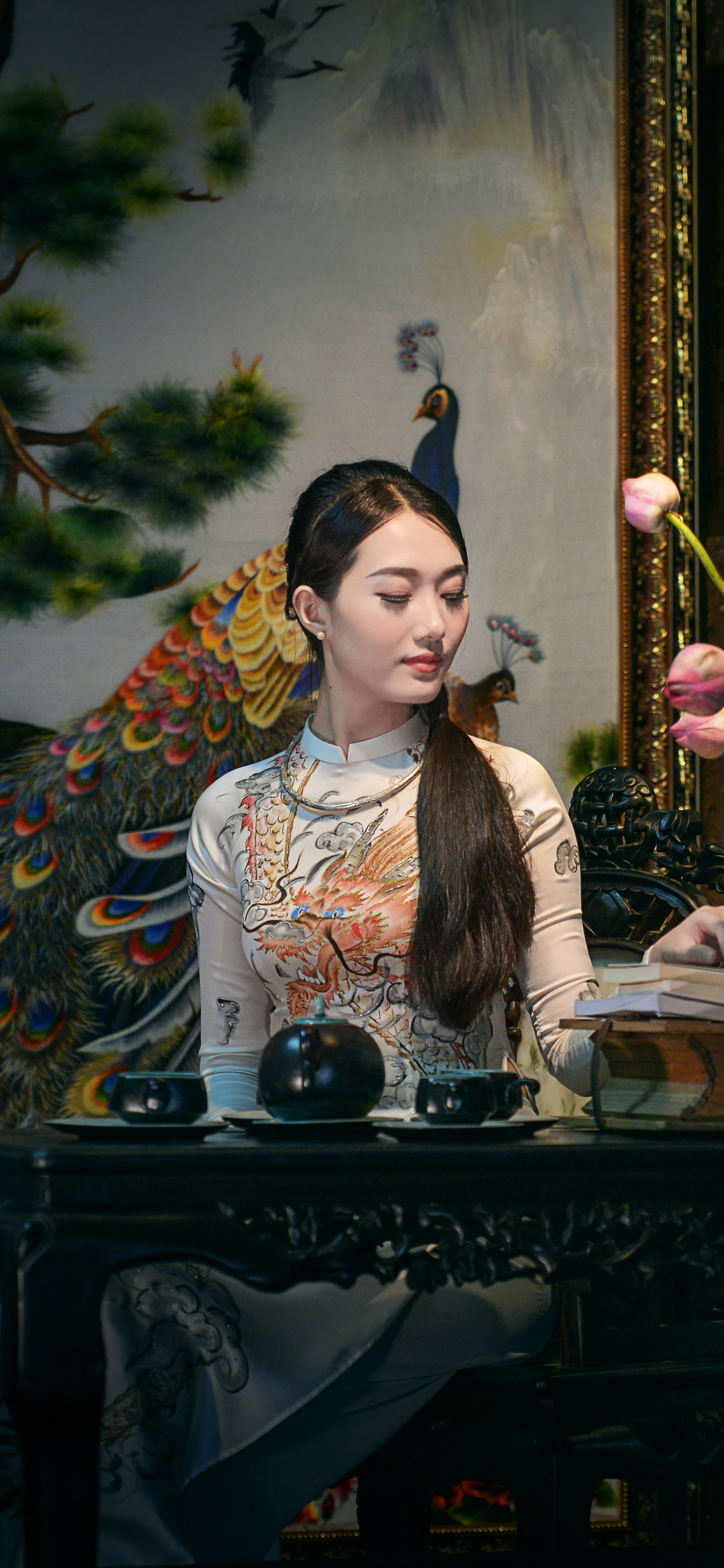 Handy-Wallpaper Frauen, Halskette, Asiatinnen, Vietnamesisch, Ao Dai kostenlos herunterladen.