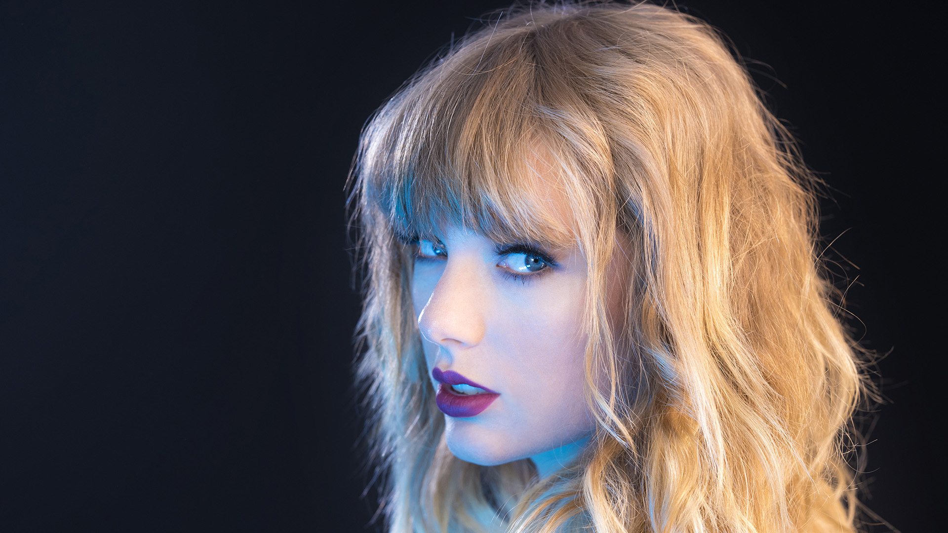 Download mobile wallpaper Music, Singer, Blonde, Blue Eyes, Taylor Swift, Lipstick for free.