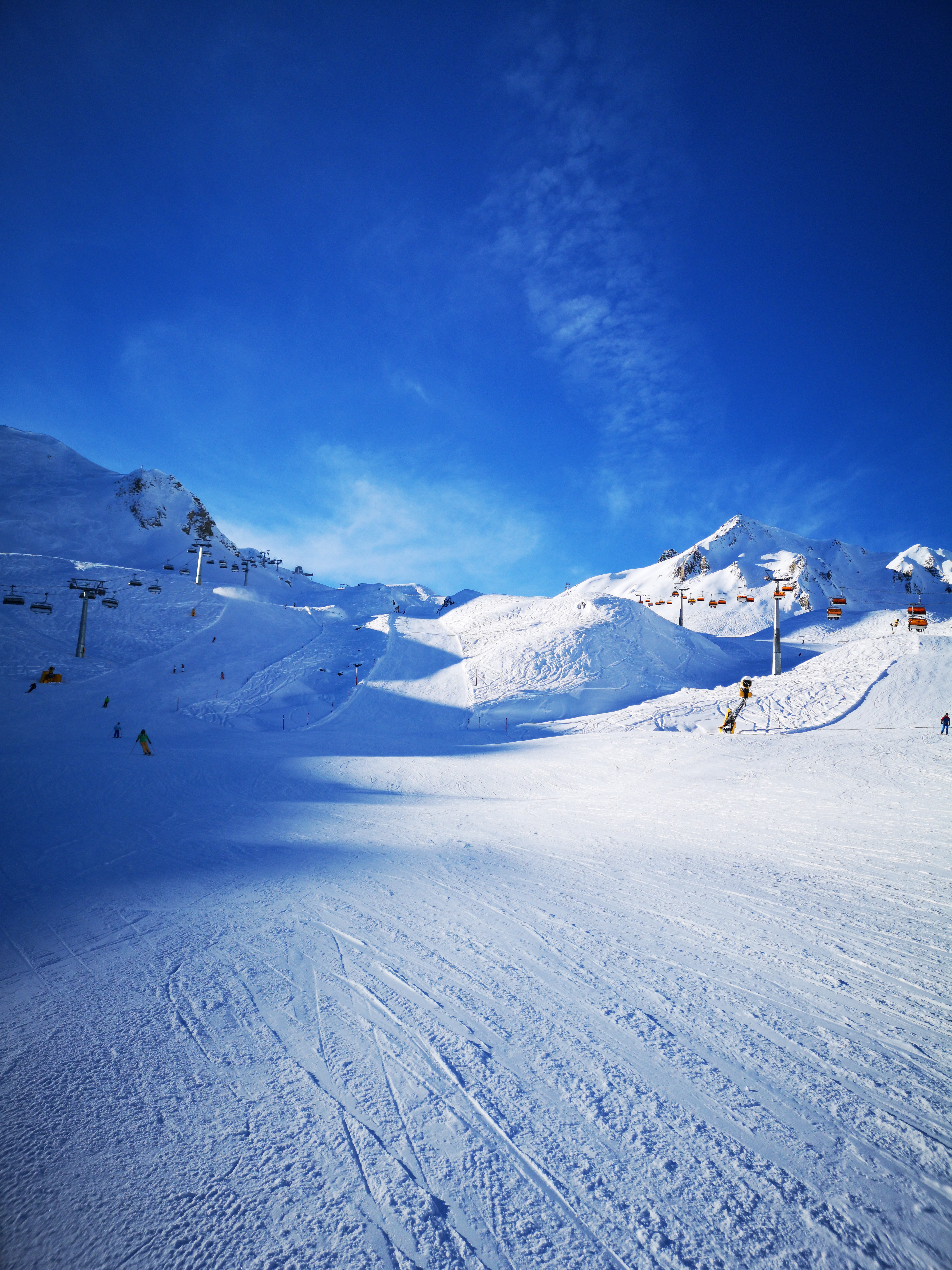 137986 descargar fondo de pantalla pista de esquí, naturaleza, montañas, descendencia, linaje, pista, esquí, ascensores: protectores de pantalla e imágenes gratis