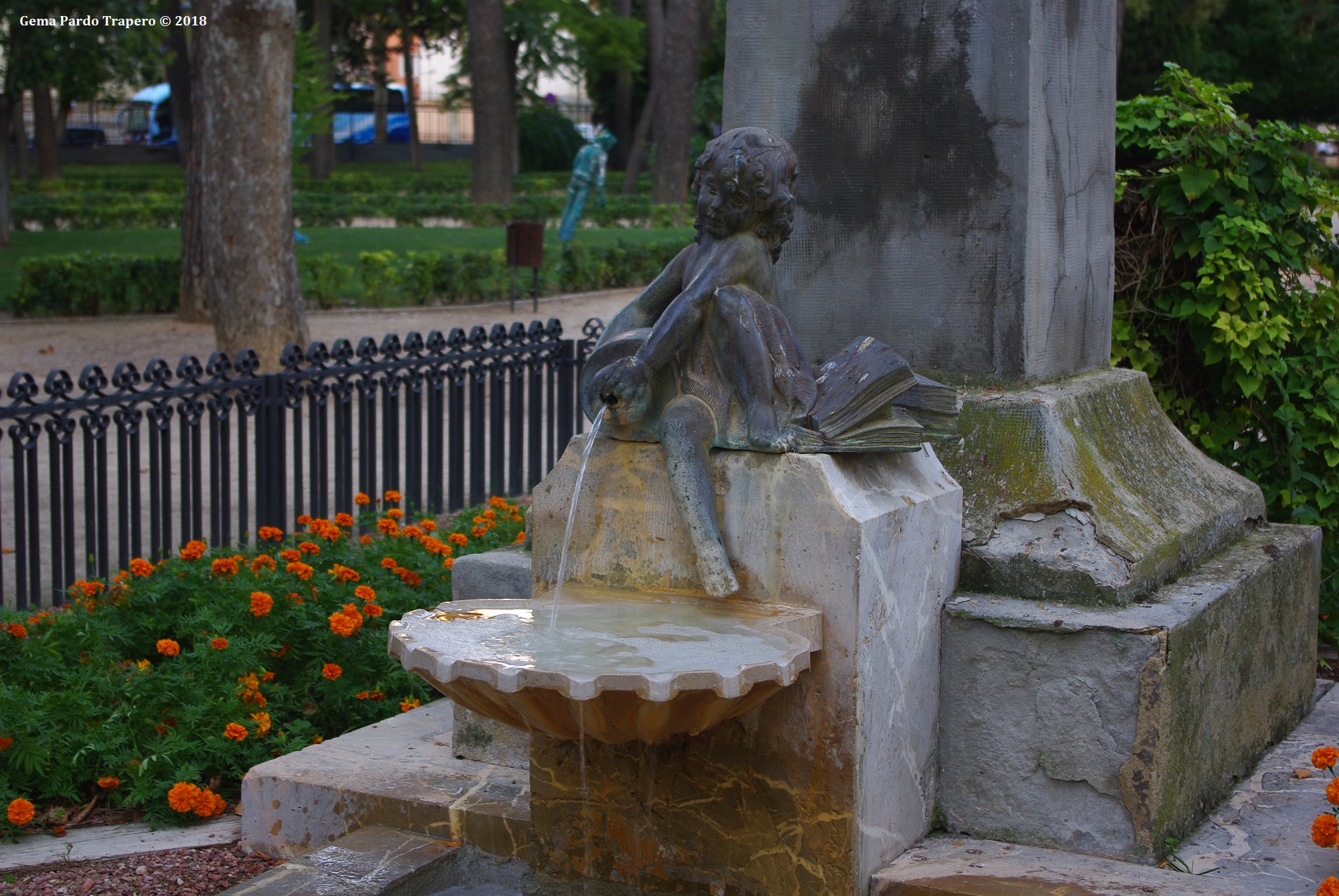 Download mobile wallpaper Water, Fountain, Park, Statue, Child, Spain, Man Made, Albacete for free.
