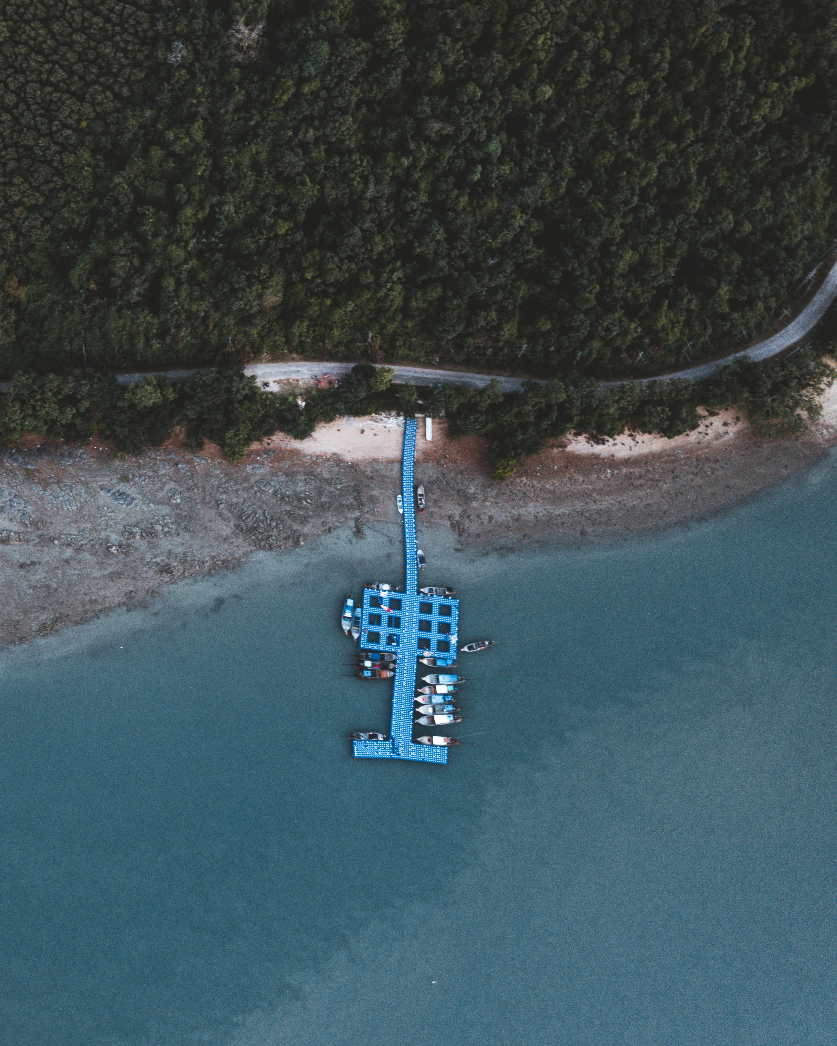 Descarga gratuita de fondo de pantalla para móvil de Un Barco, Naturaleza, Vista Desde Arriba, Bote, Costa, Mar, Muelle.