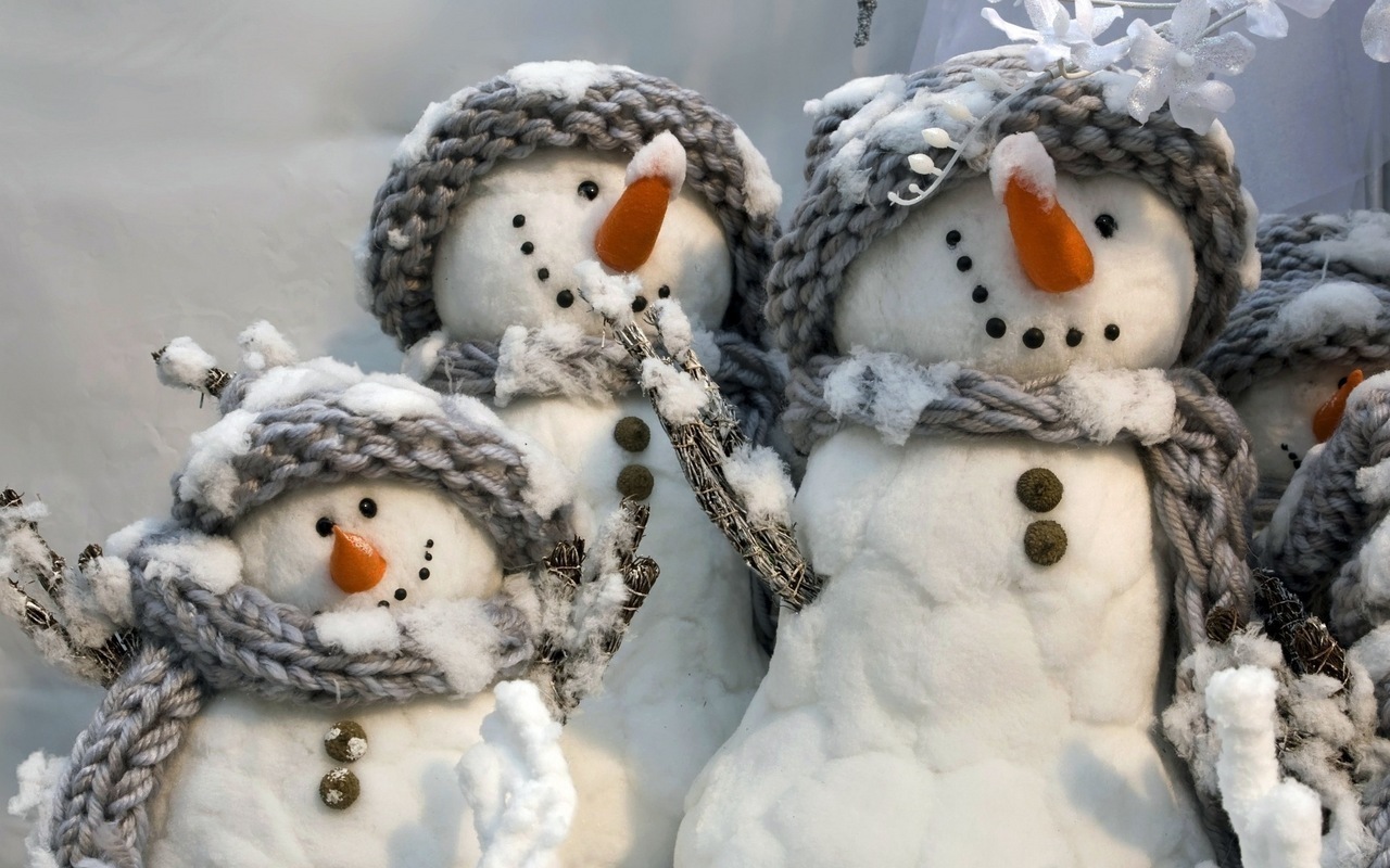 19530 завантажити шпалери сніговики, новий рік, свята, зима, іграшки, різдво, сірий - заставки і картинки безкоштовно