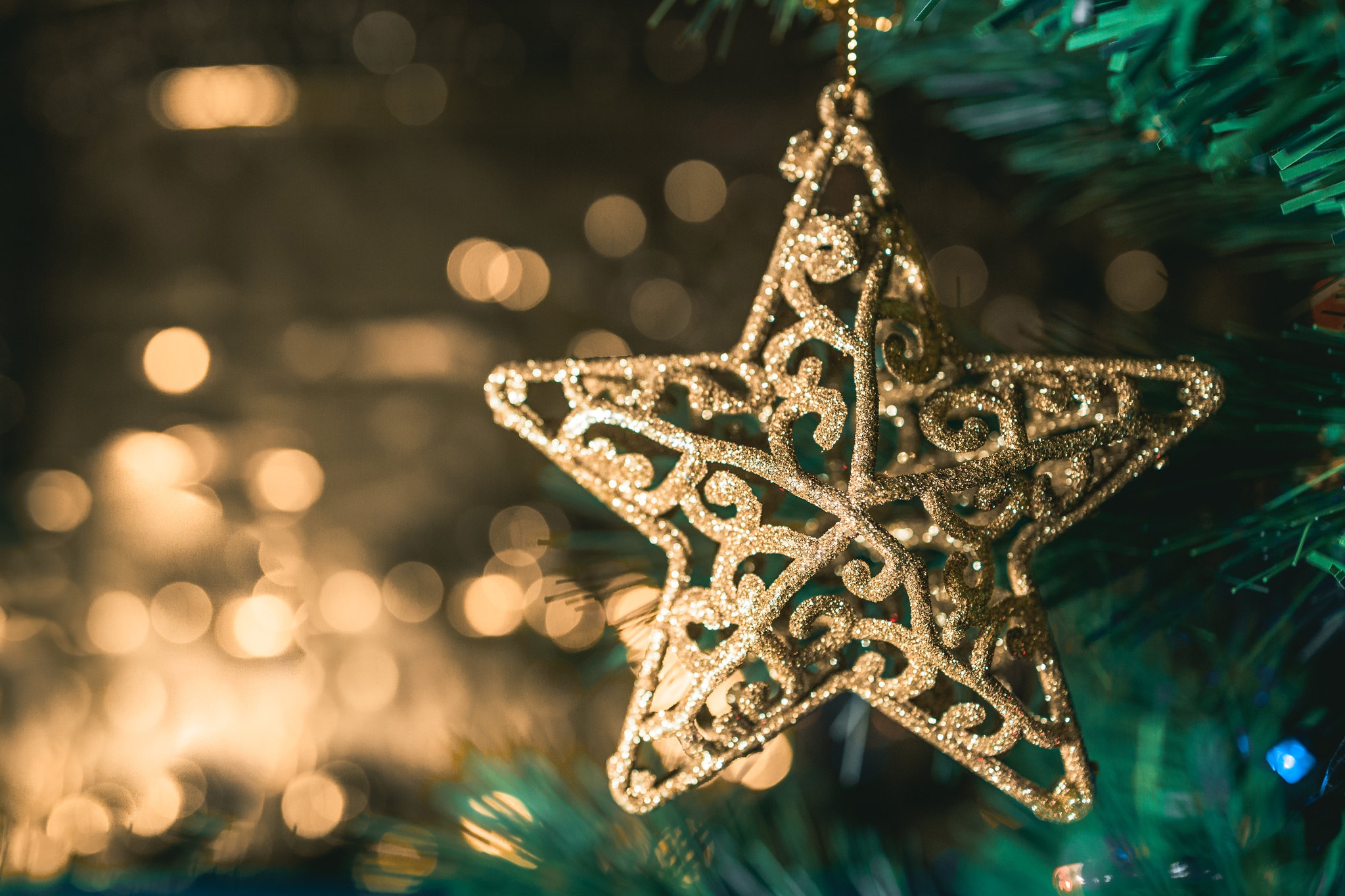 Download mobile wallpaper Christmas, Holiday, Bokeh, Star, Christmas Ornaments for free.