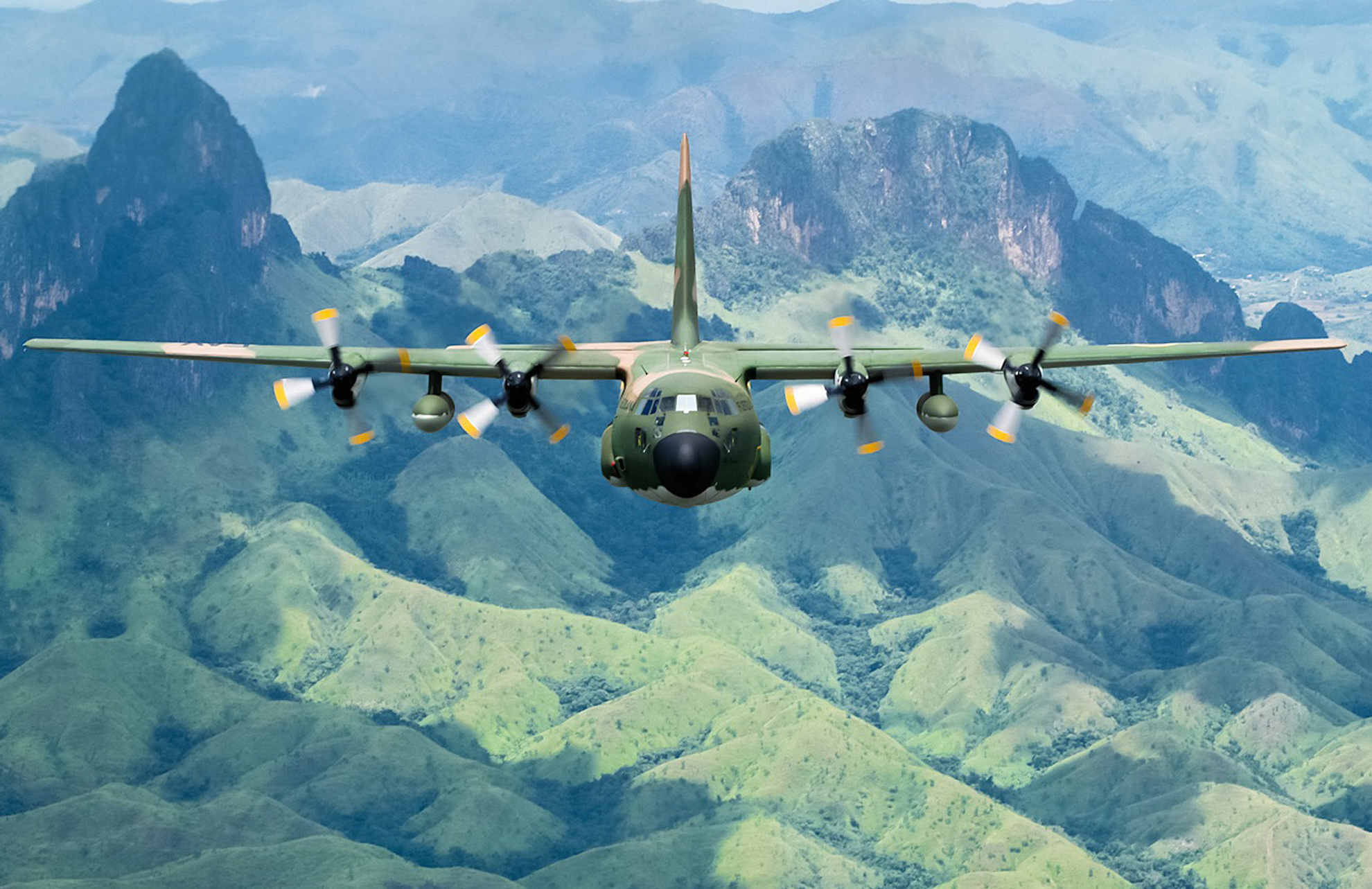 Завантажити шпалери Lockheed C 130 Hercules на телефон безкоштовно