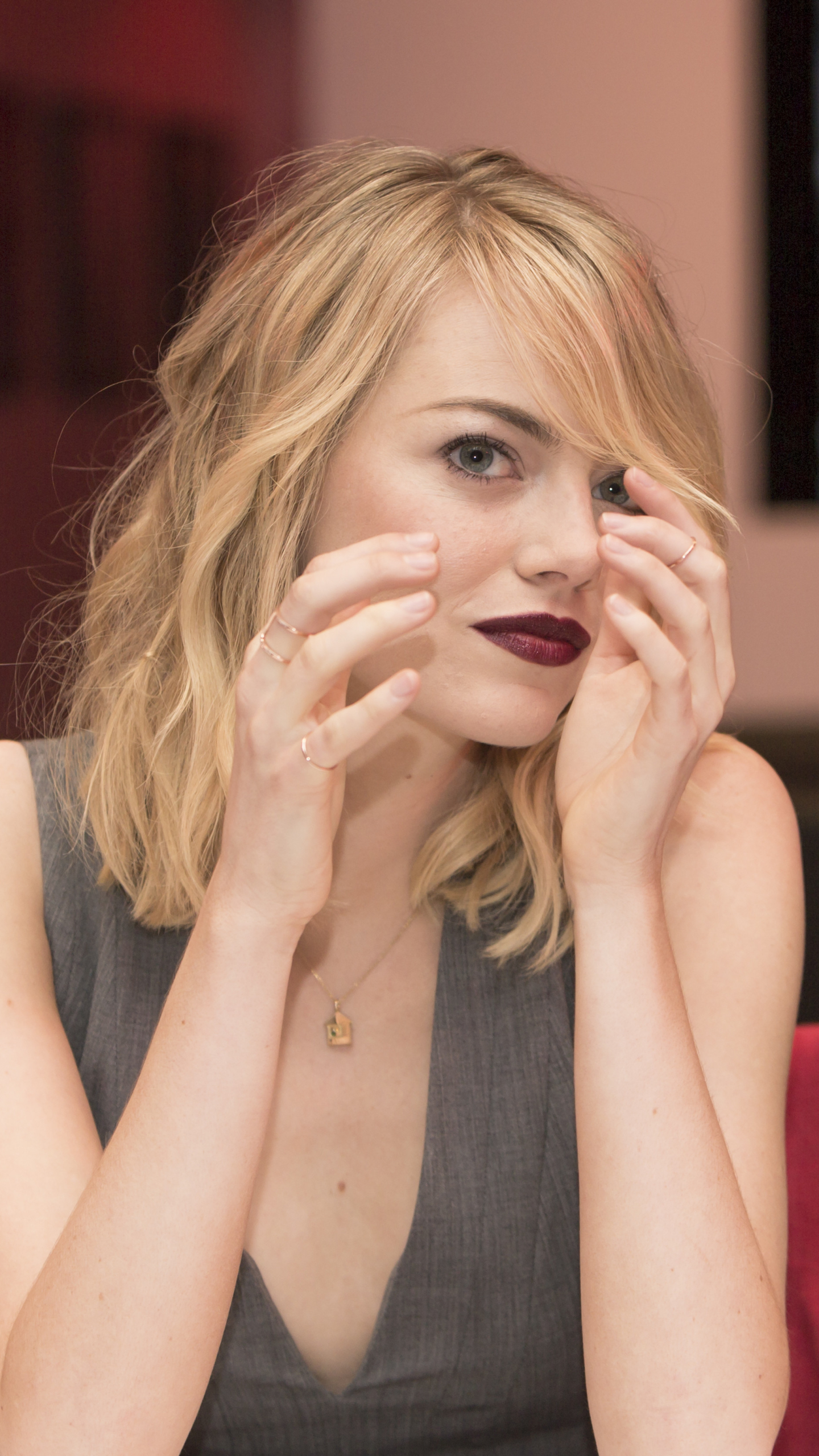 Descarga gratuita de fondo de pantalla para móvil de Emma Stone, Celebridades.