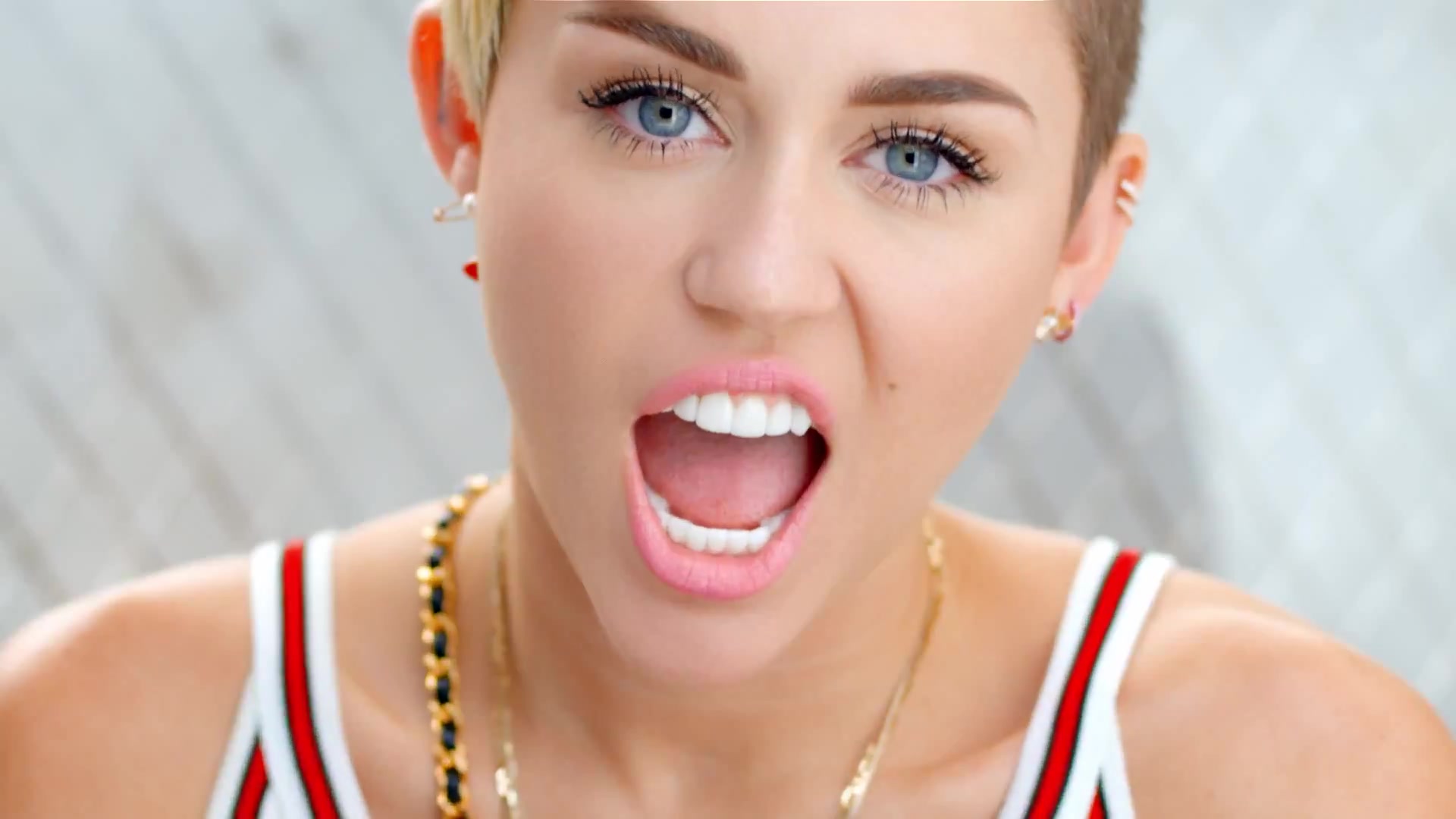 Download mobile wallpaper Music, Singer, Miley Cyrus for free.