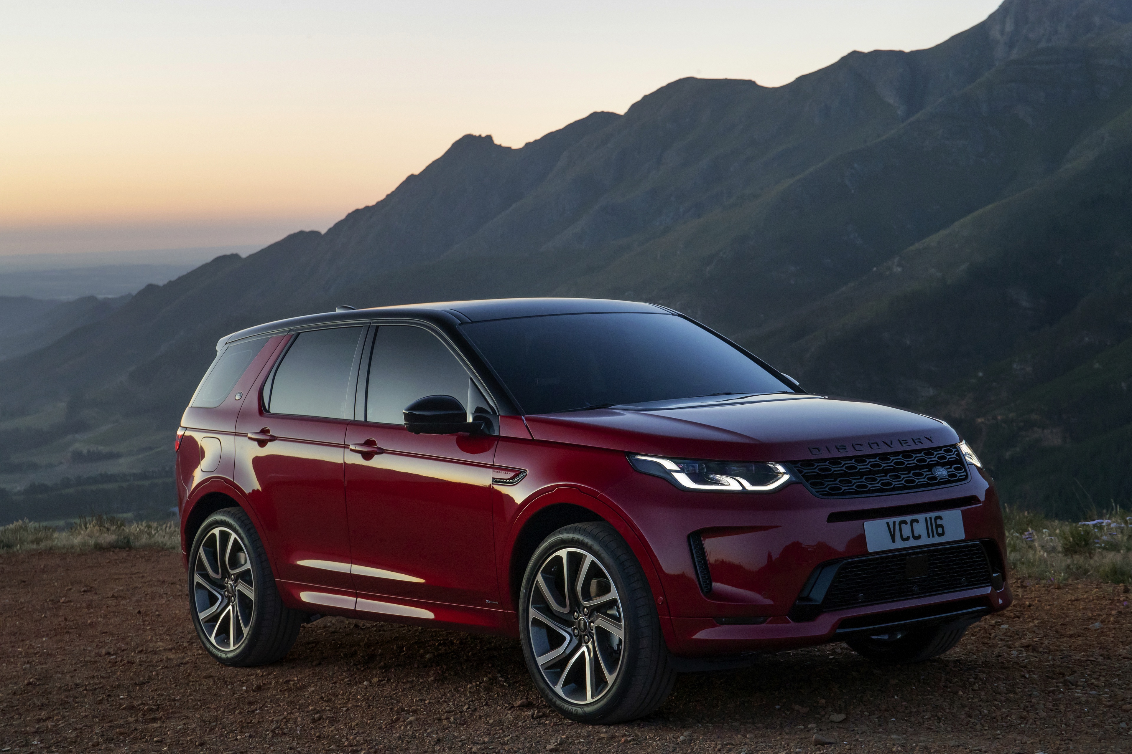 Завантажити шпалери Land Rover Discovery Sport на телефон безкоштовно