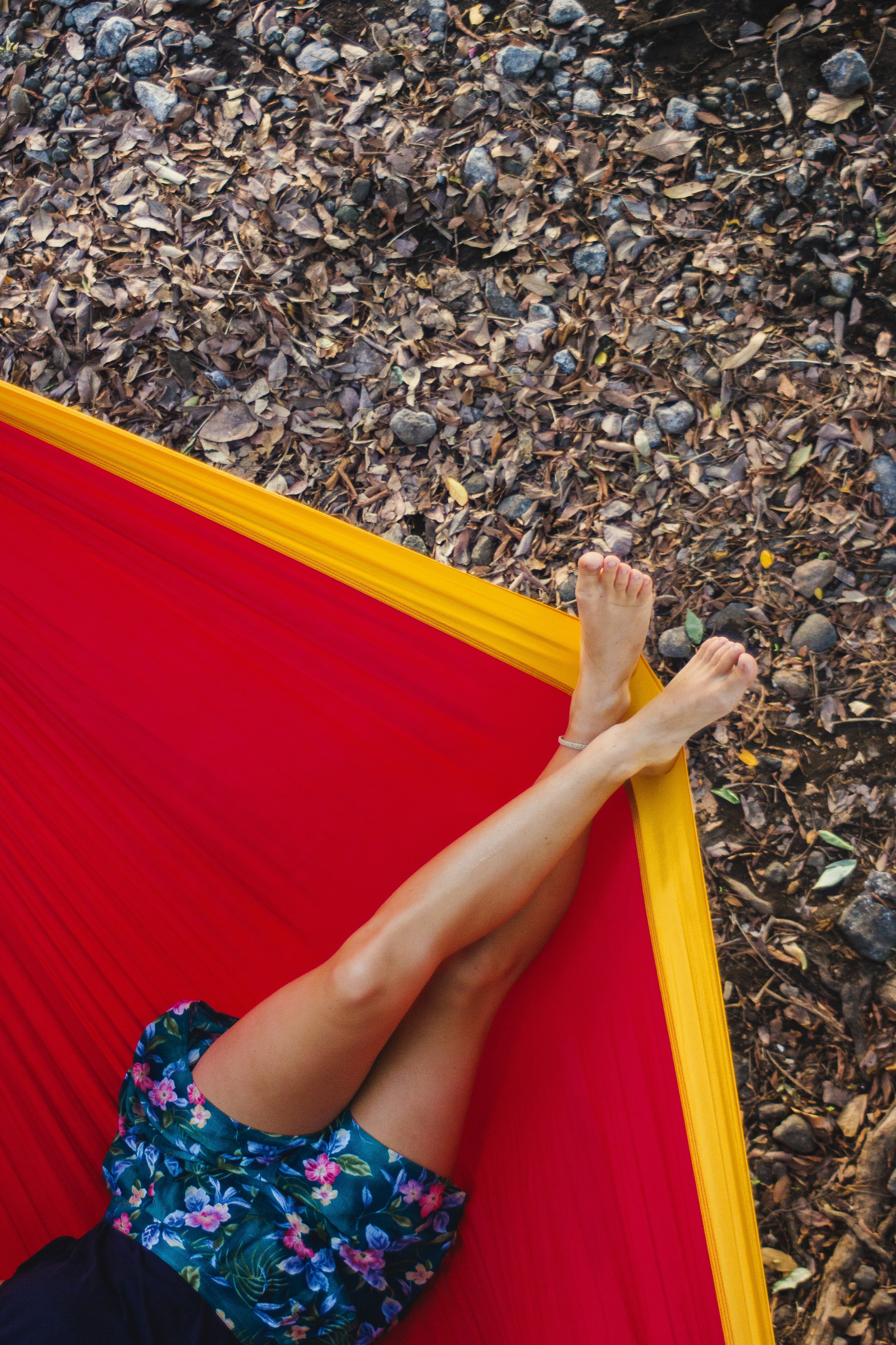 Free download wallpaper Miscellanea, Legs, Rest, Hammock, Miscellaneous, Relaxation, Girl on your PC desktop