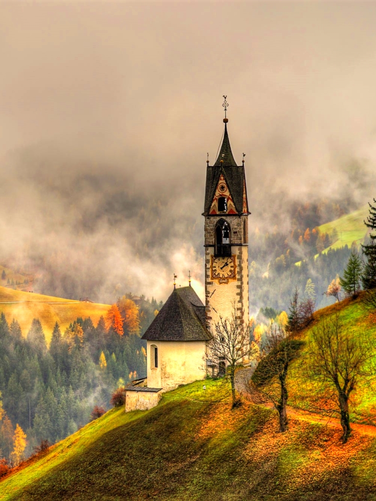 Handy-Wallpaper Berg, Nebel, Alpen, Gebirge, Kirche, Kirchen, Religiös kostenlos herunterladen.