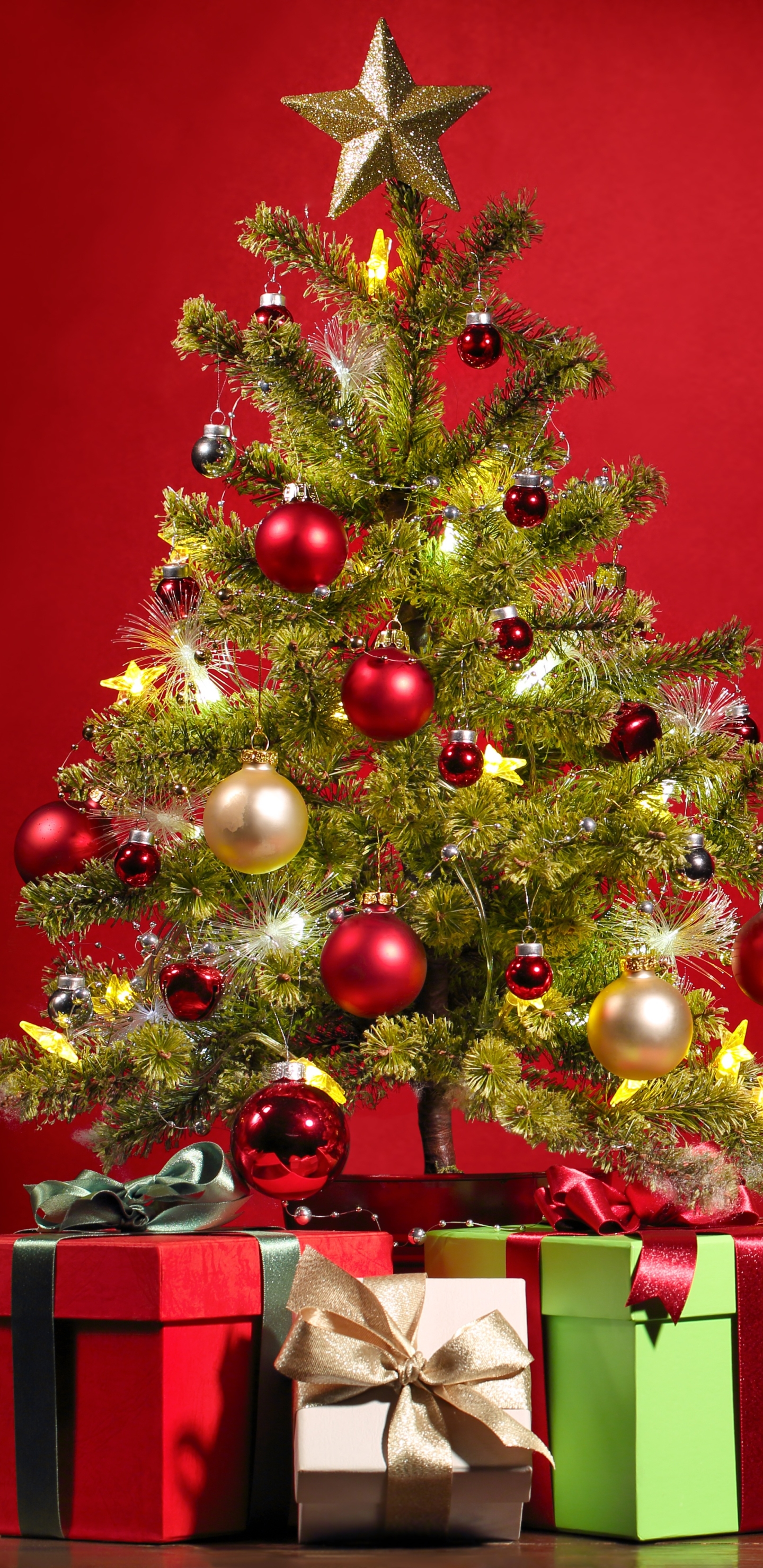 Download mobile wallpaper Christmas, Holiday, Gift, Christmas Tree, Christmas Ornaments for free.