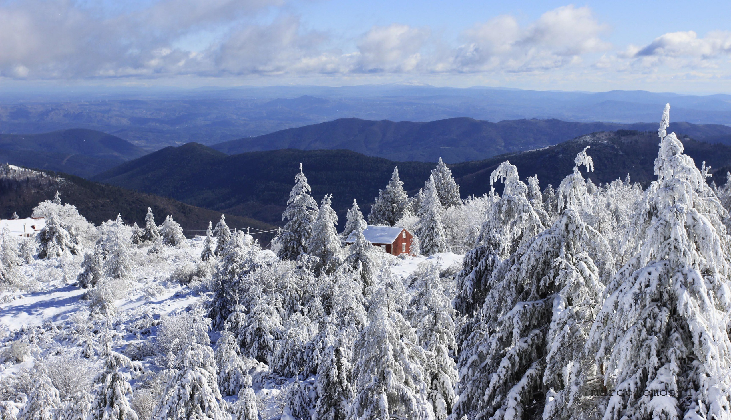 無料モバイル壁紙風景, 冬, 自然, 家, 雪, モミの木, 山, 国立公園, ポルトガル, 写真撮影をダウンロードします。