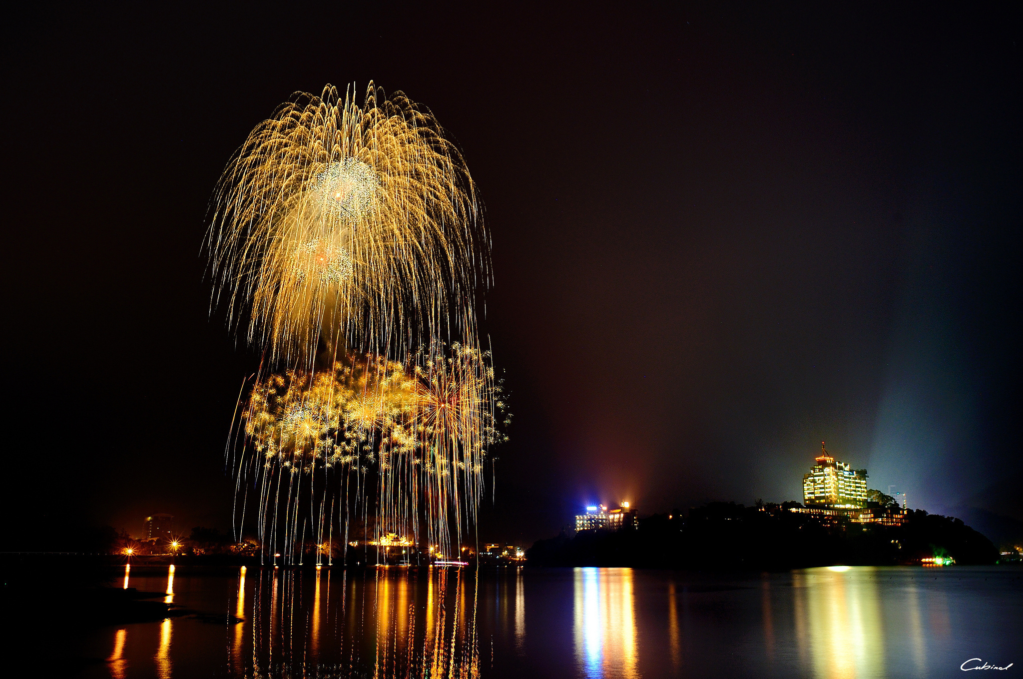 Laden Sie das Feuerwerk, Fotografie-Bild kostenlos auf Ihren PC-Desktop herunter