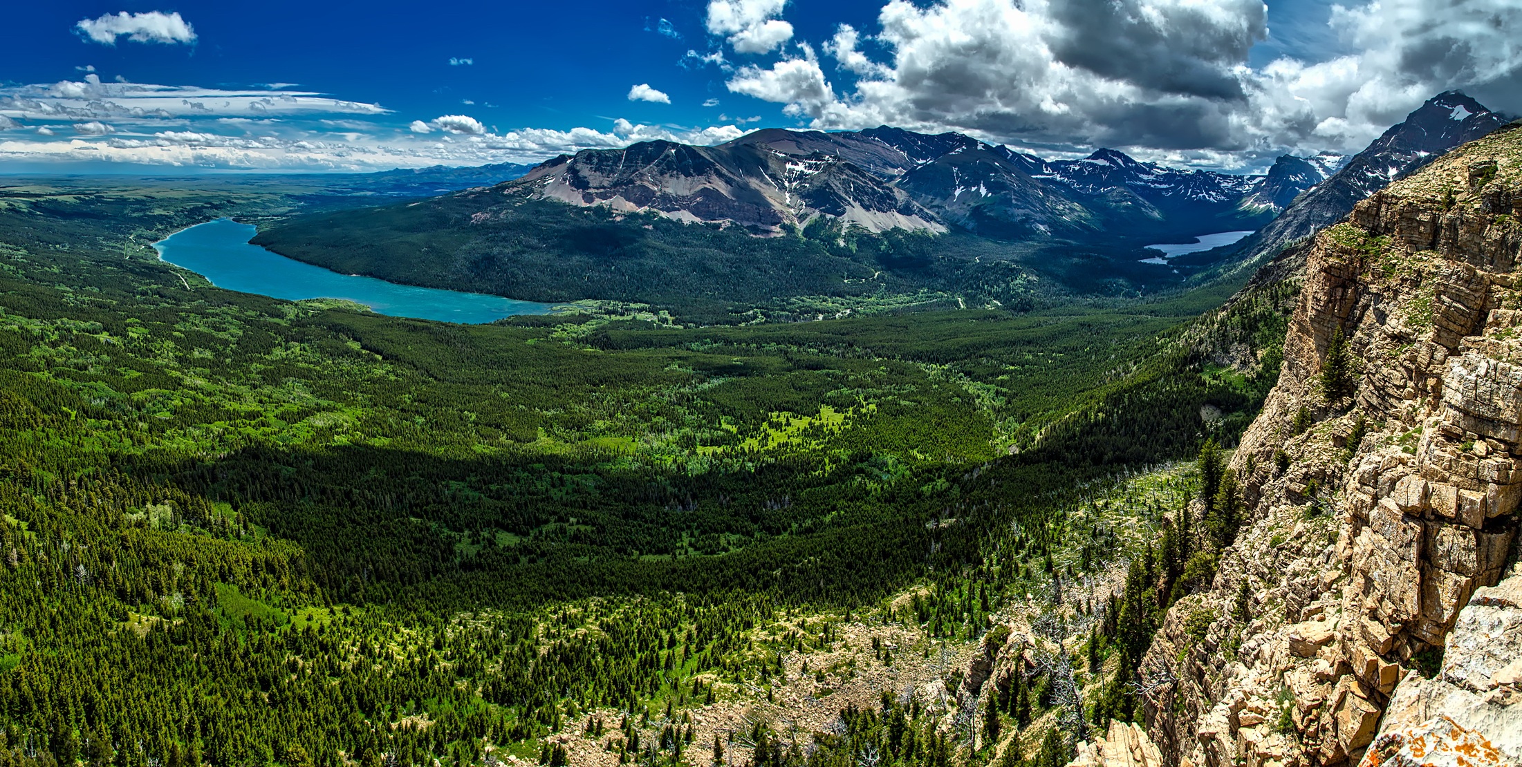 Laden Sie das Landschaft, Natur, See, Wald, Gebirge, Panorama, Wolke, Sonnig, Montana, Glacier Nationalpark, Erde/natur-Bild kostenlos auf Ihren PC-Desktop herunter