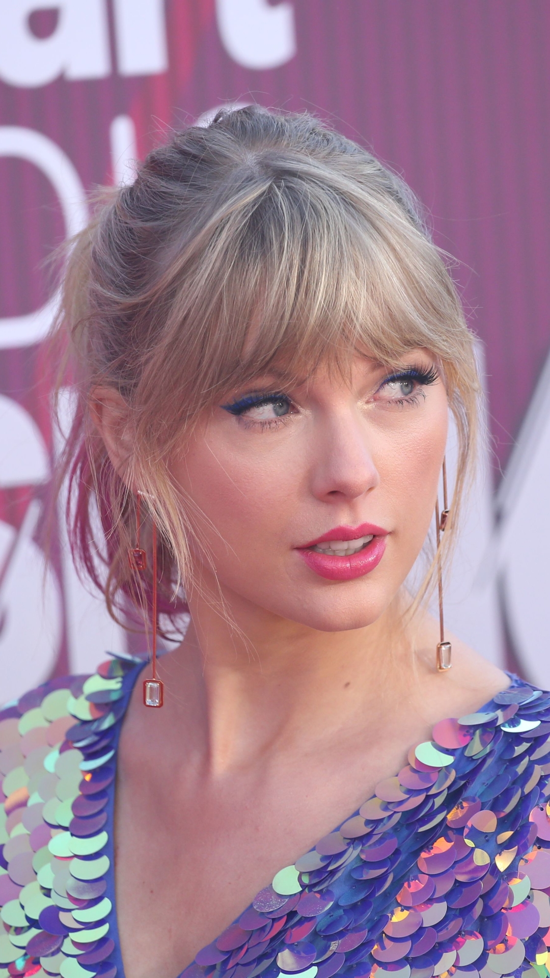 Download mobile wallpaper Music, Singer, Blonde, American, Taylor Swift, Lipstick for free.