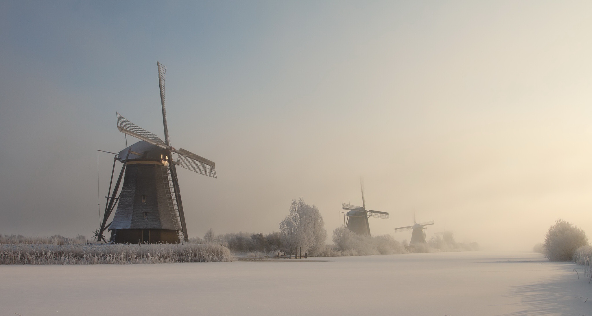 Laden Sie das Winter, Windmühle, Menschengemacht-Bild kostenlos auf Ihren PC-Desktop herunter