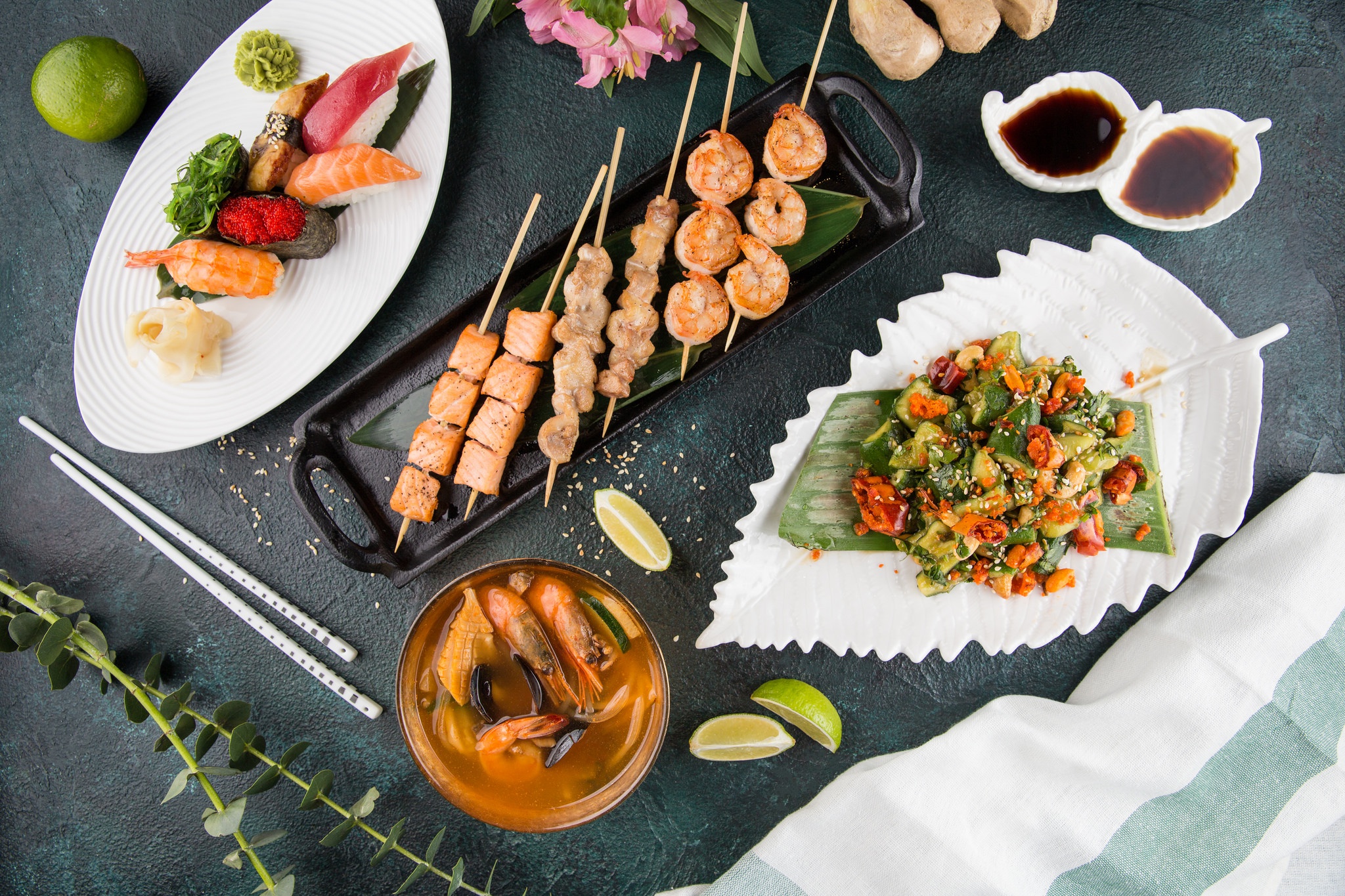 Handy-Wallpaper Sushi, Meeresfrüchte, Nahrungsmittel, Stillleben kostenlos herunterladen.